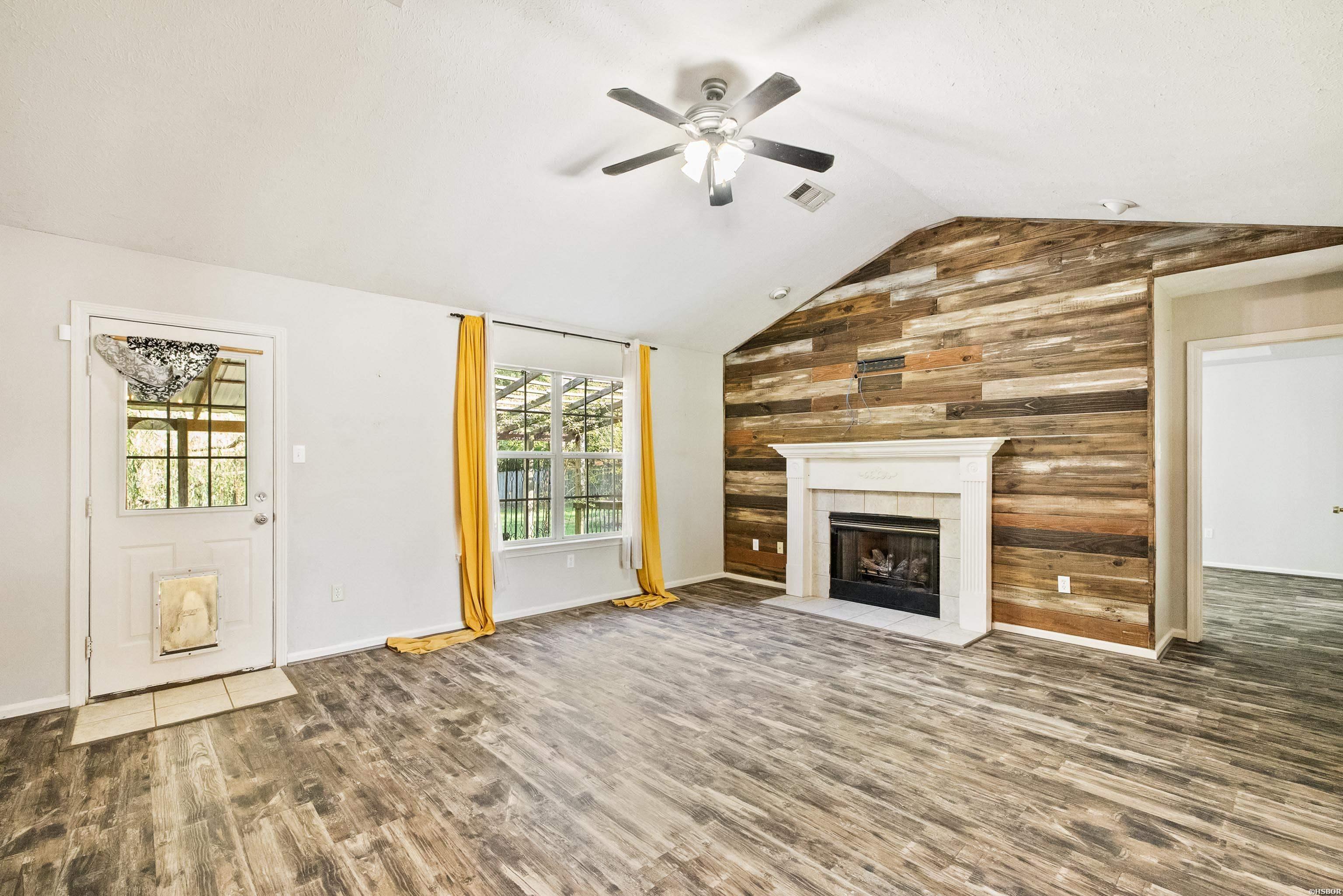2816 Mount Vernon Drive Property Photo 2