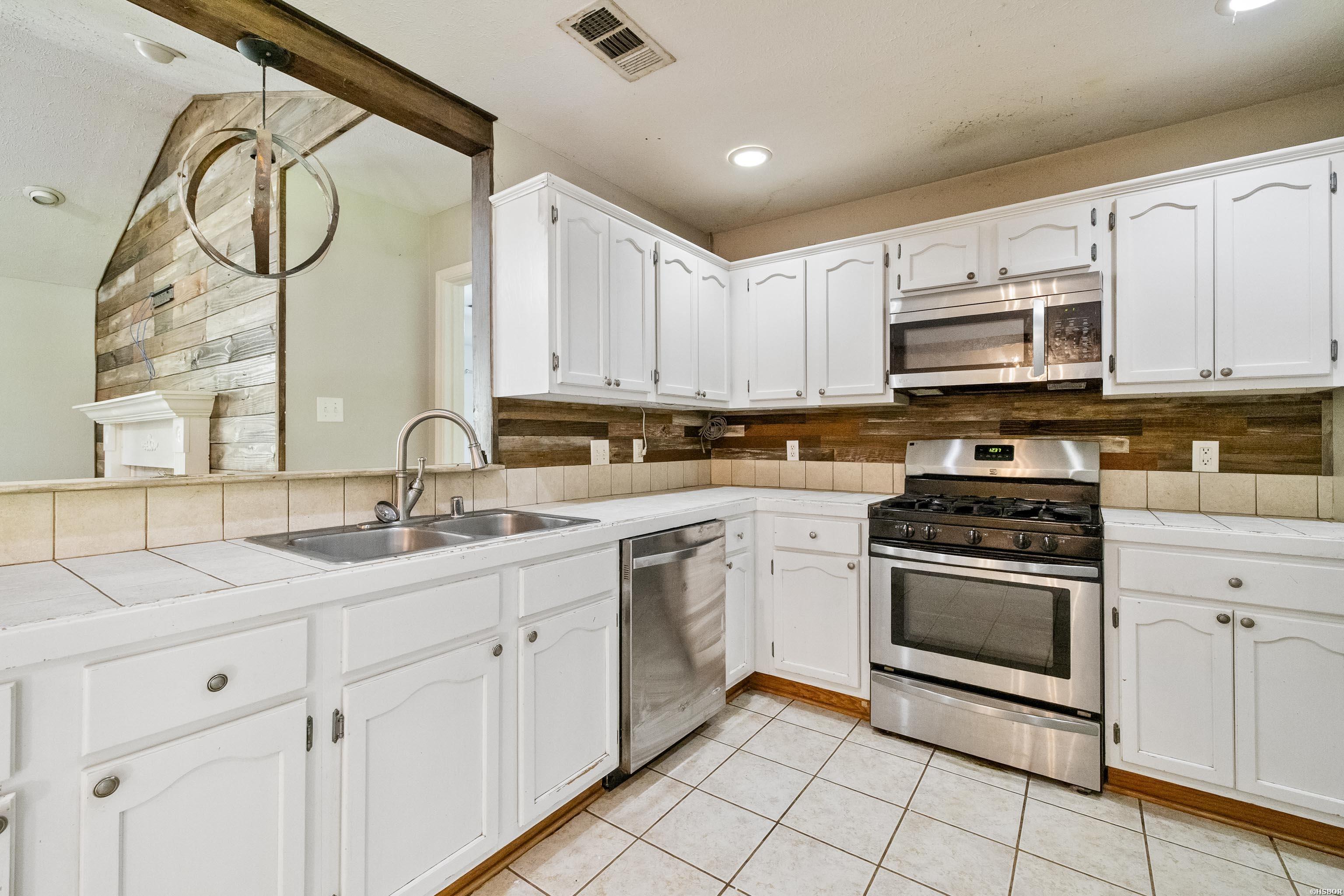 2816 Mount Vernon Drive Property Photo 3