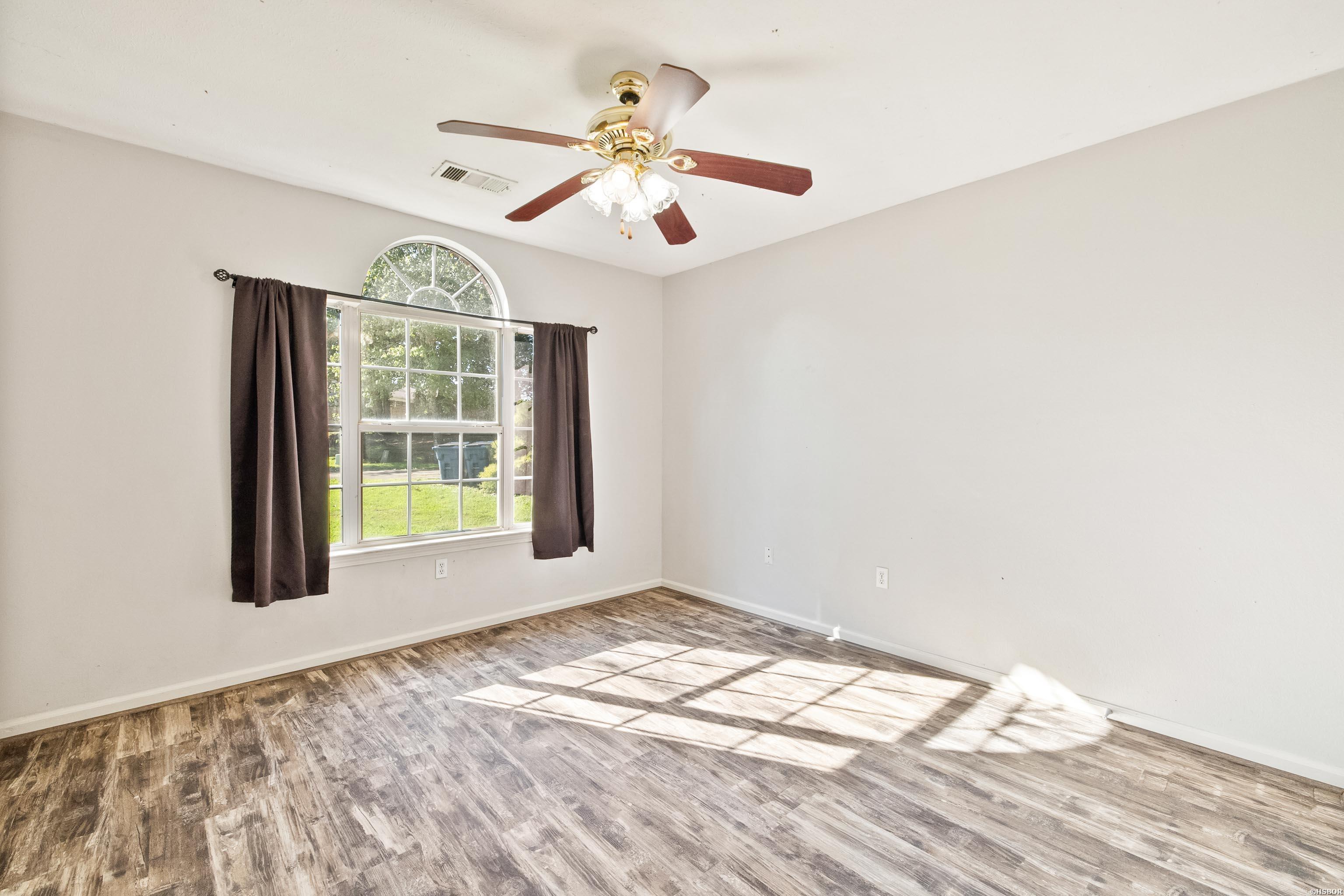 2816 Mount Vernon Drive Property Photo 9
