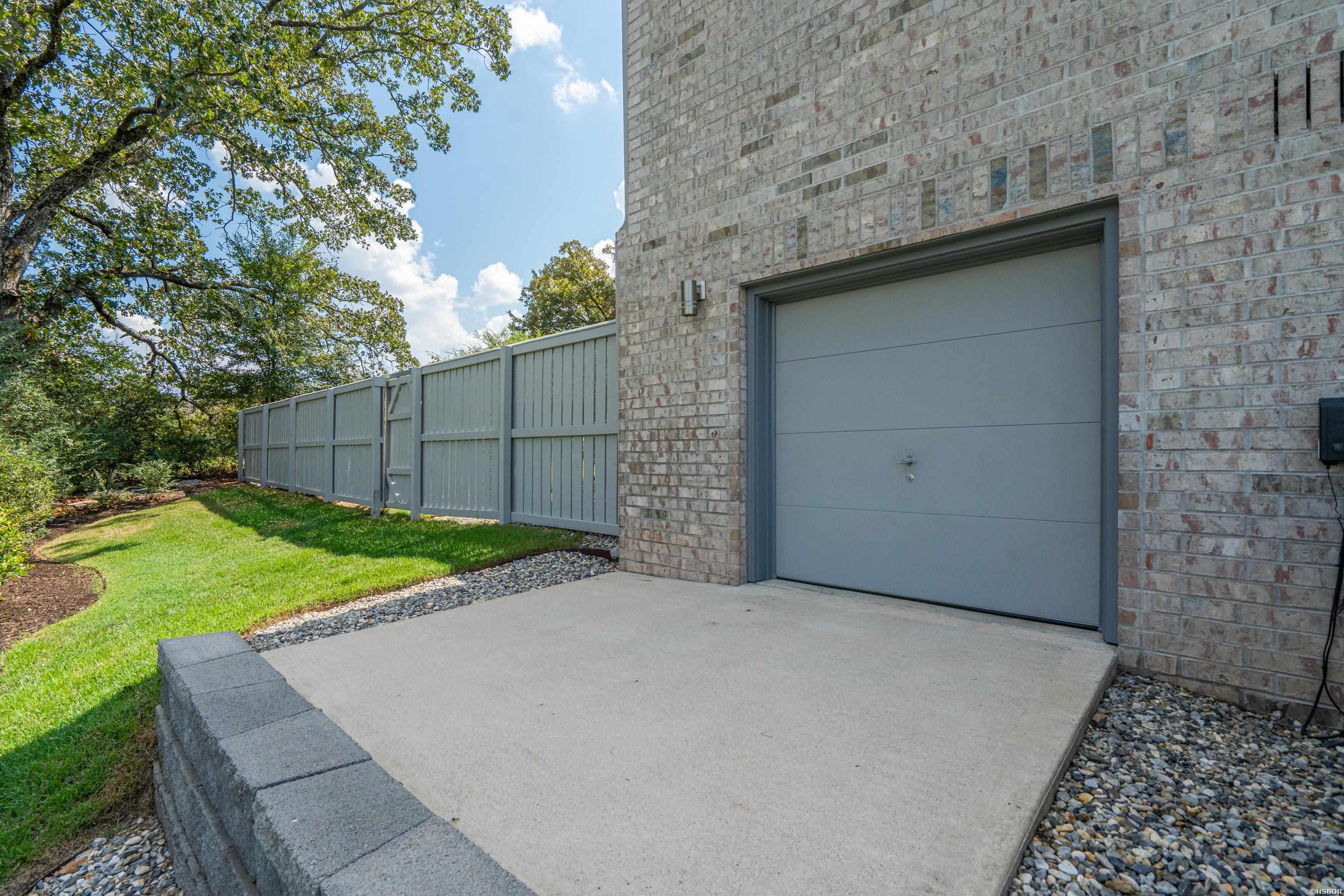 131 Damian Court Property Photo 38
