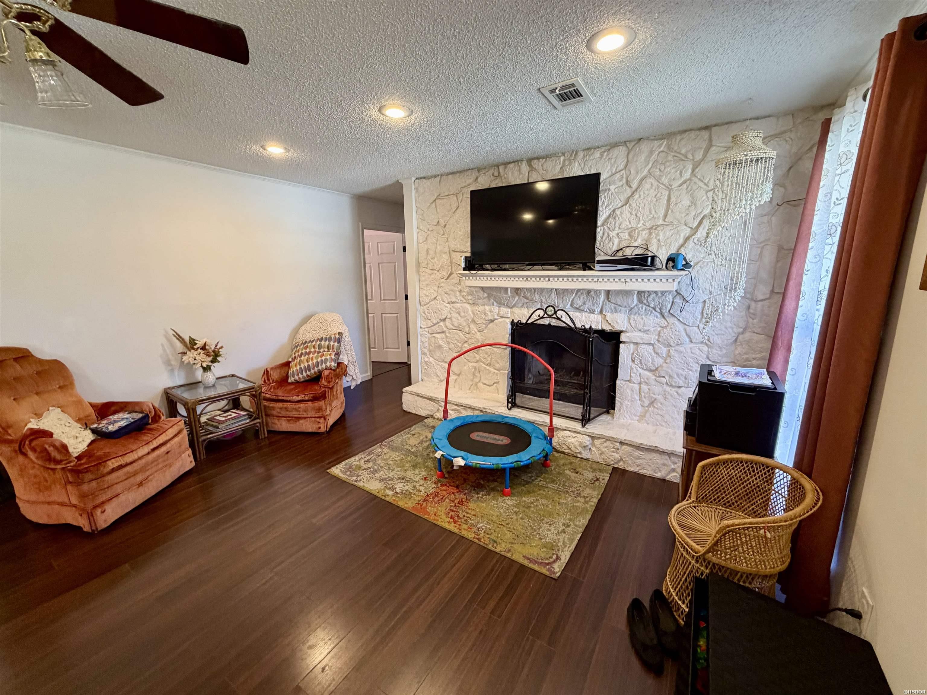 1013 Woodlawn Avenue Property Photo 2