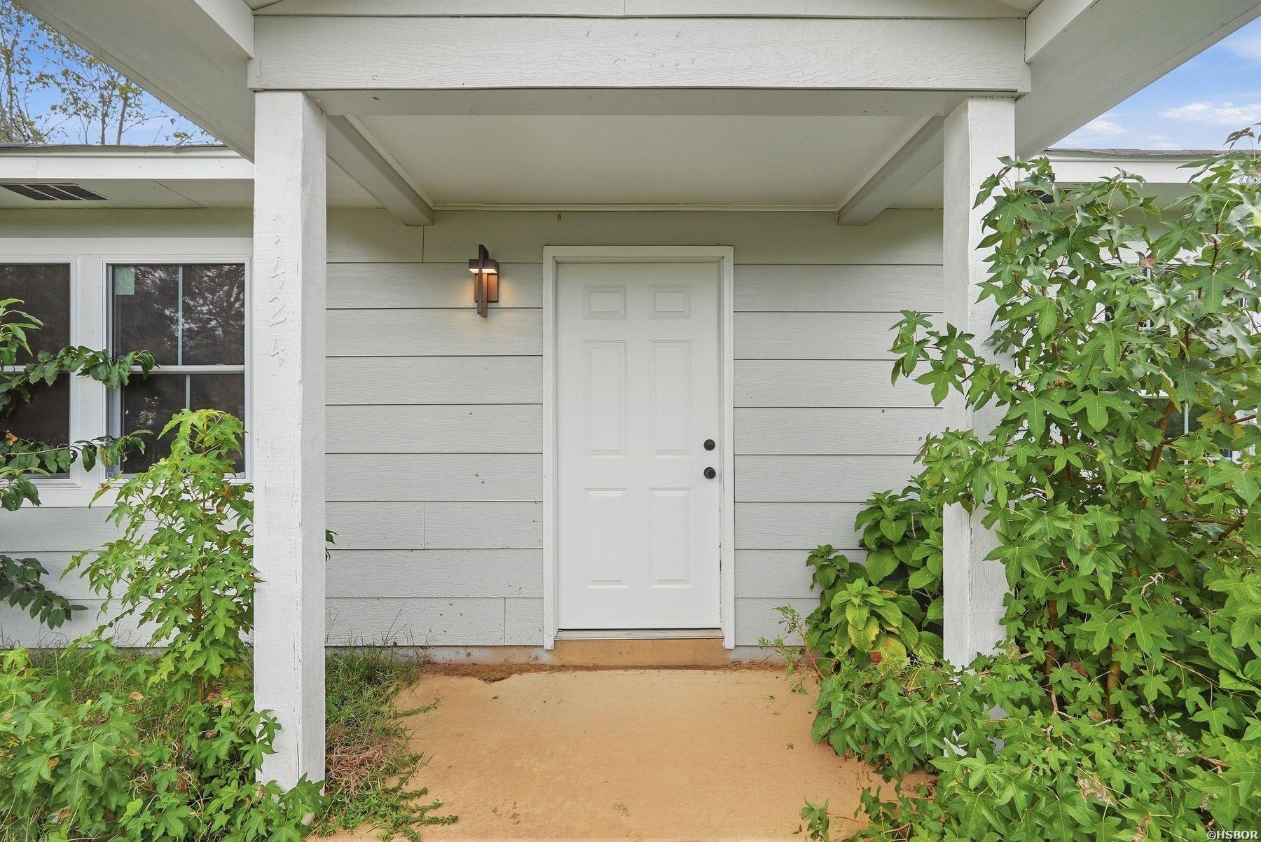 1424 Lockhart Street Property Photo 3
