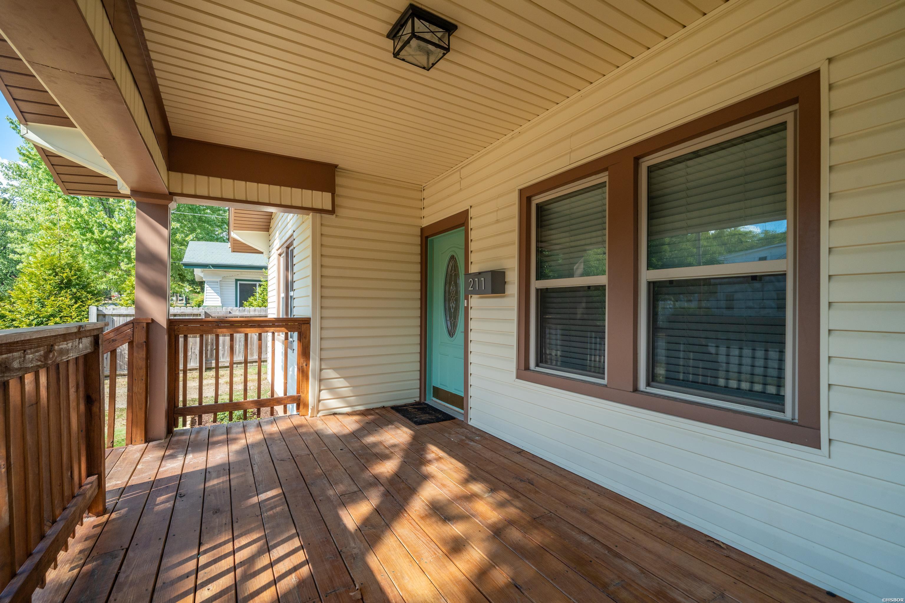 211 Sixth Street Property Photo 4