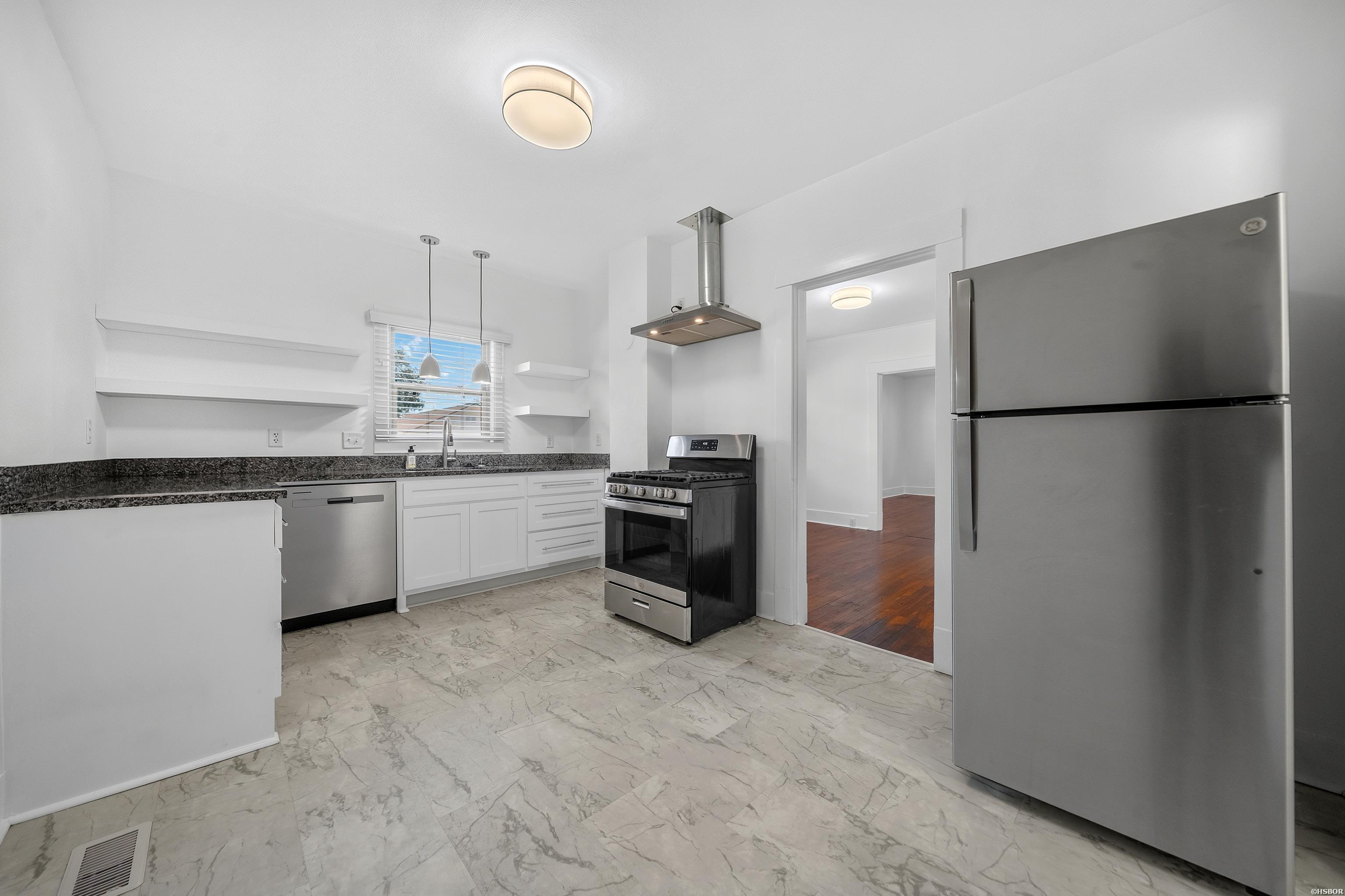 211 Sixth Street Property Photo 15