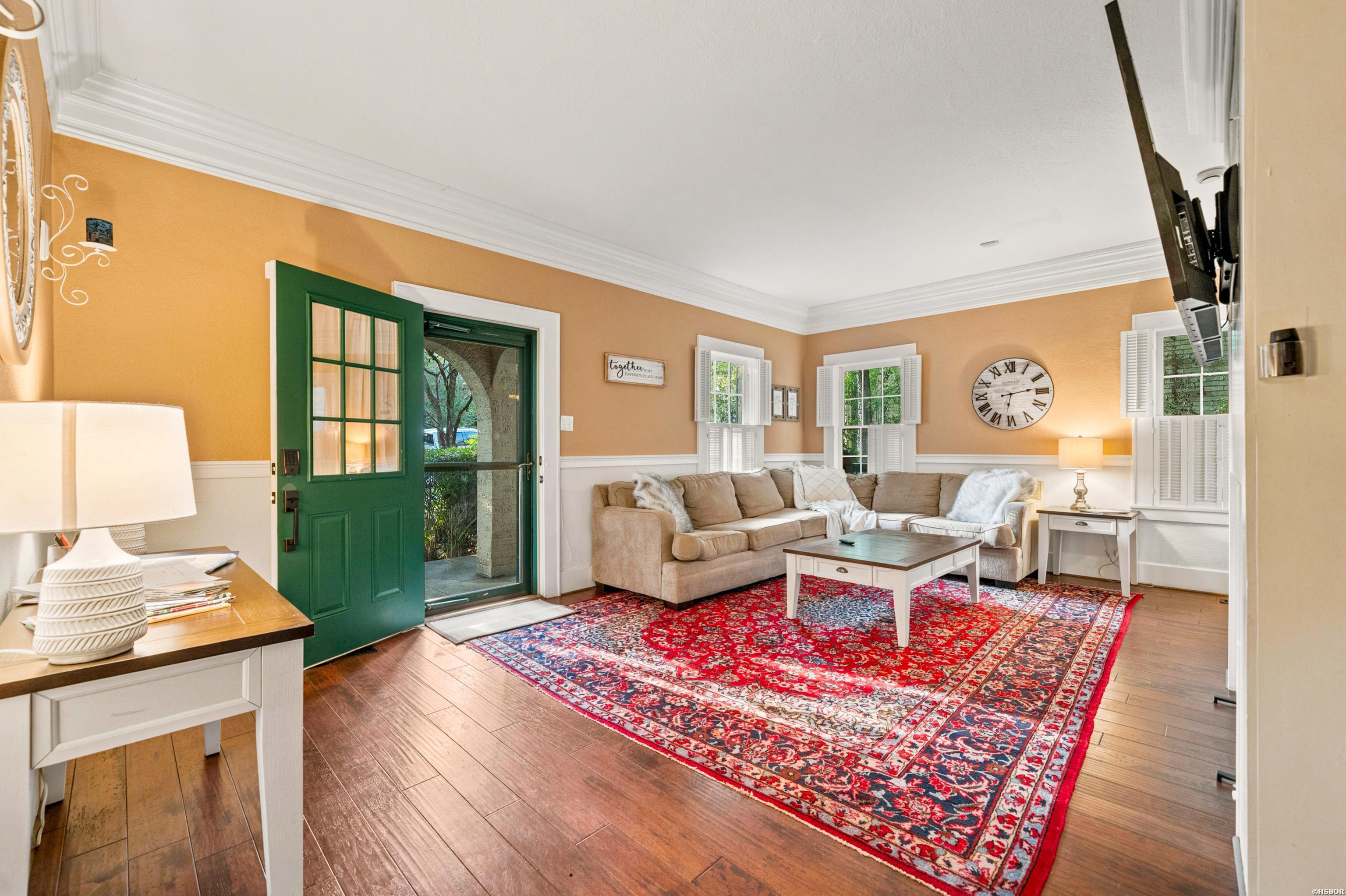 1003 Prospect Property Photo 6