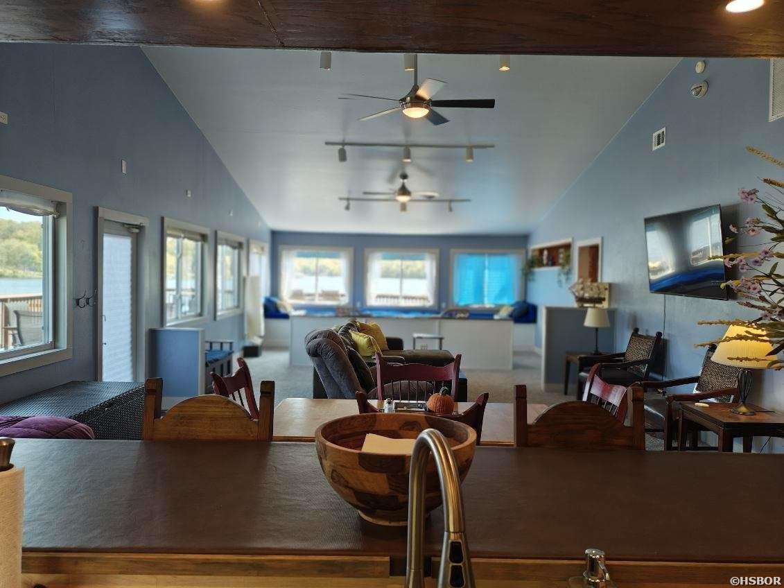 180 Marina Point Property Photo 4