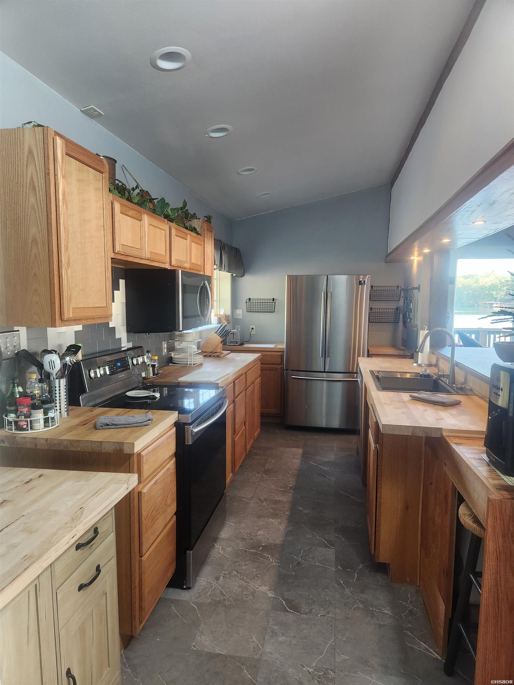 180 Marina Point Property Photo 11