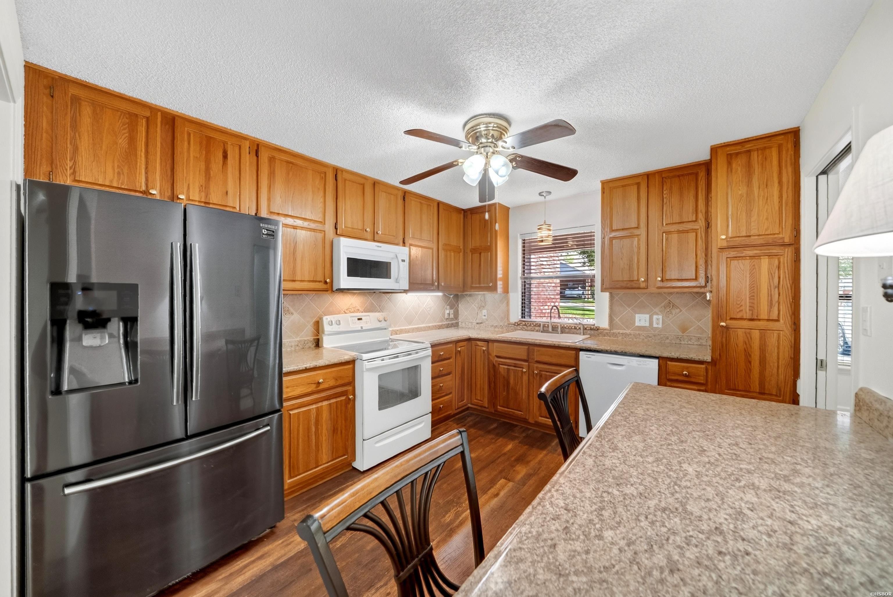 500 Pakis Street Property Photo 16