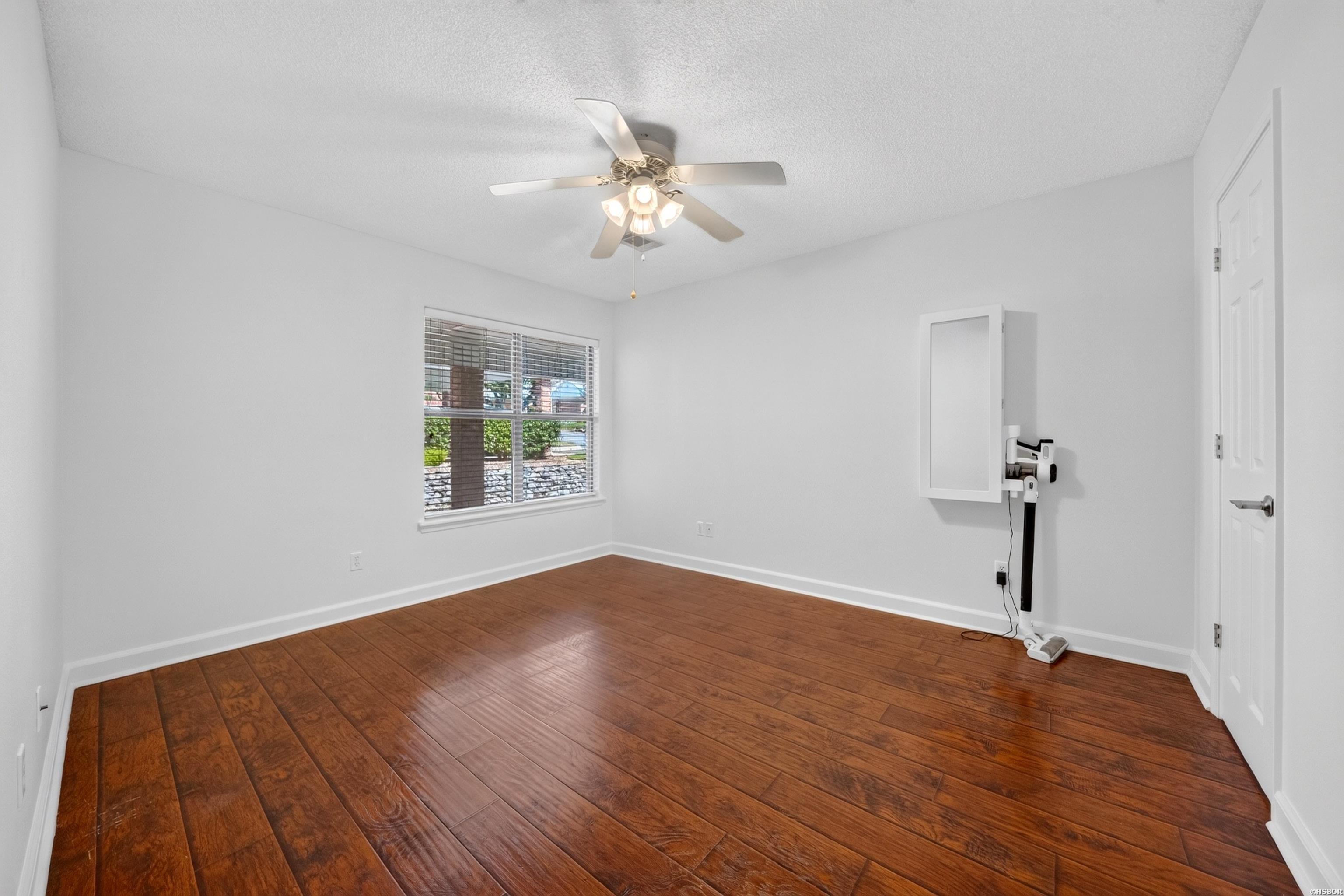 500 Pakis Street Property Photo 28