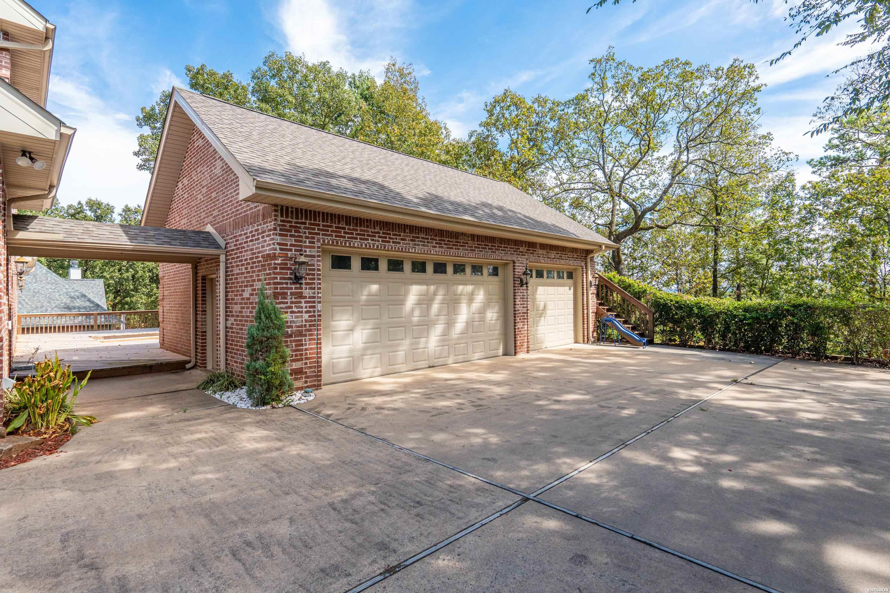 70 Stonegate Terrace Property Photo 2