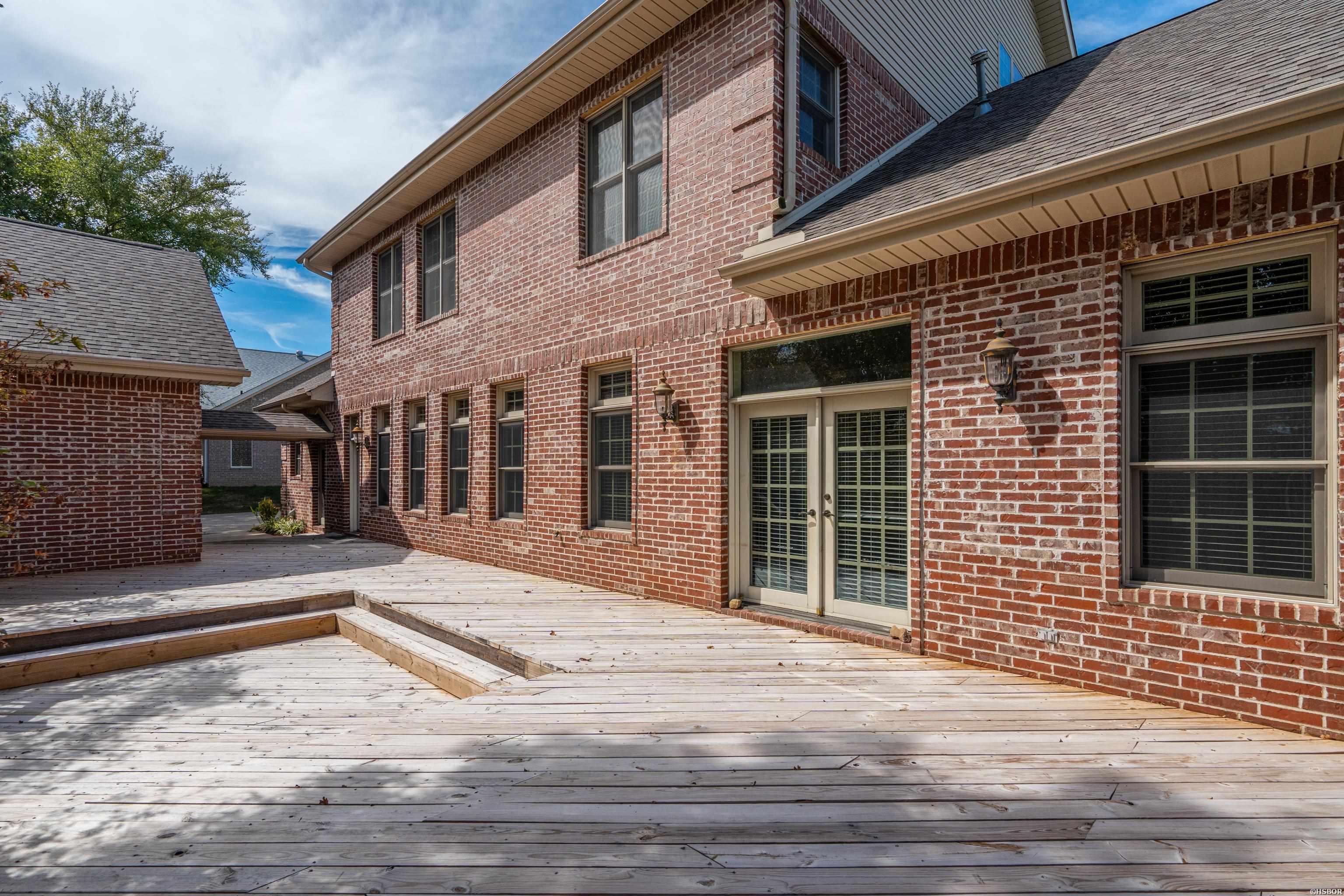 70 Stonegate Terrace Property Photo 3