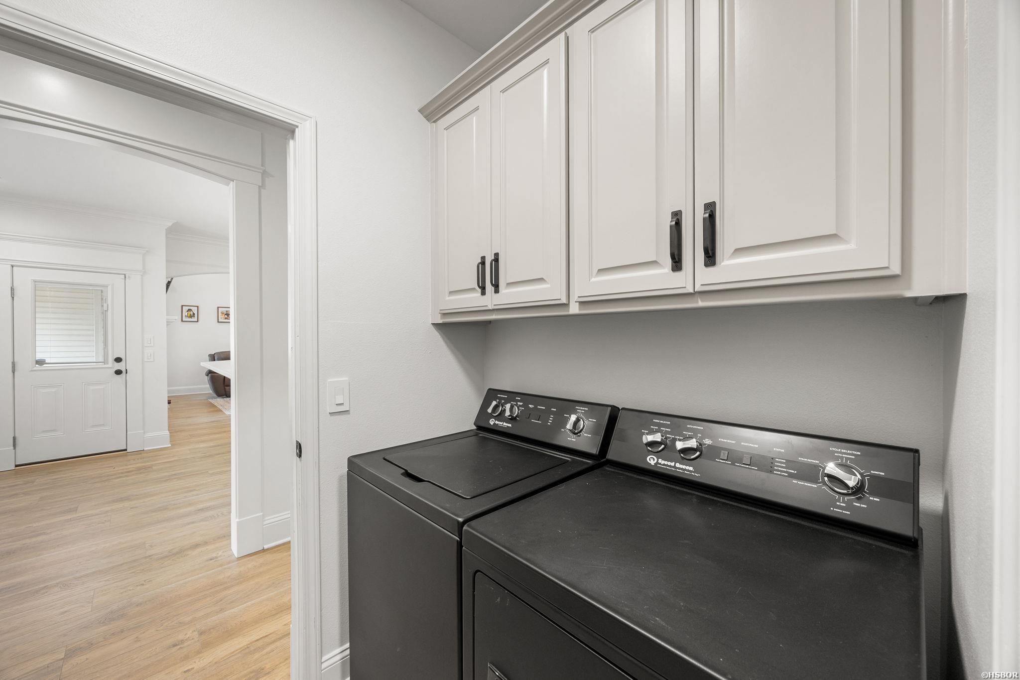 170 Parkway Square Property Photo 25