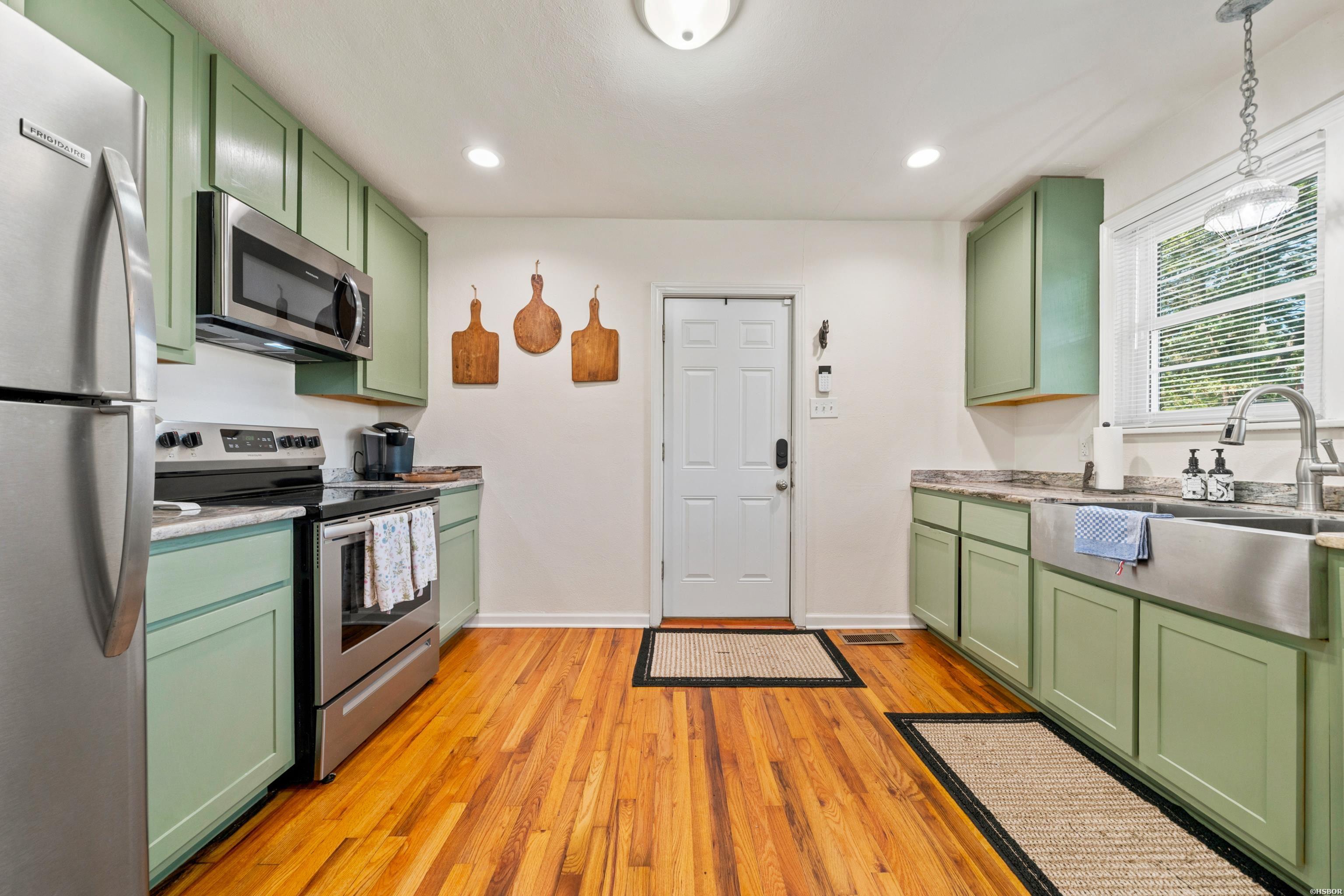 104 E St Louis Property Photo 12