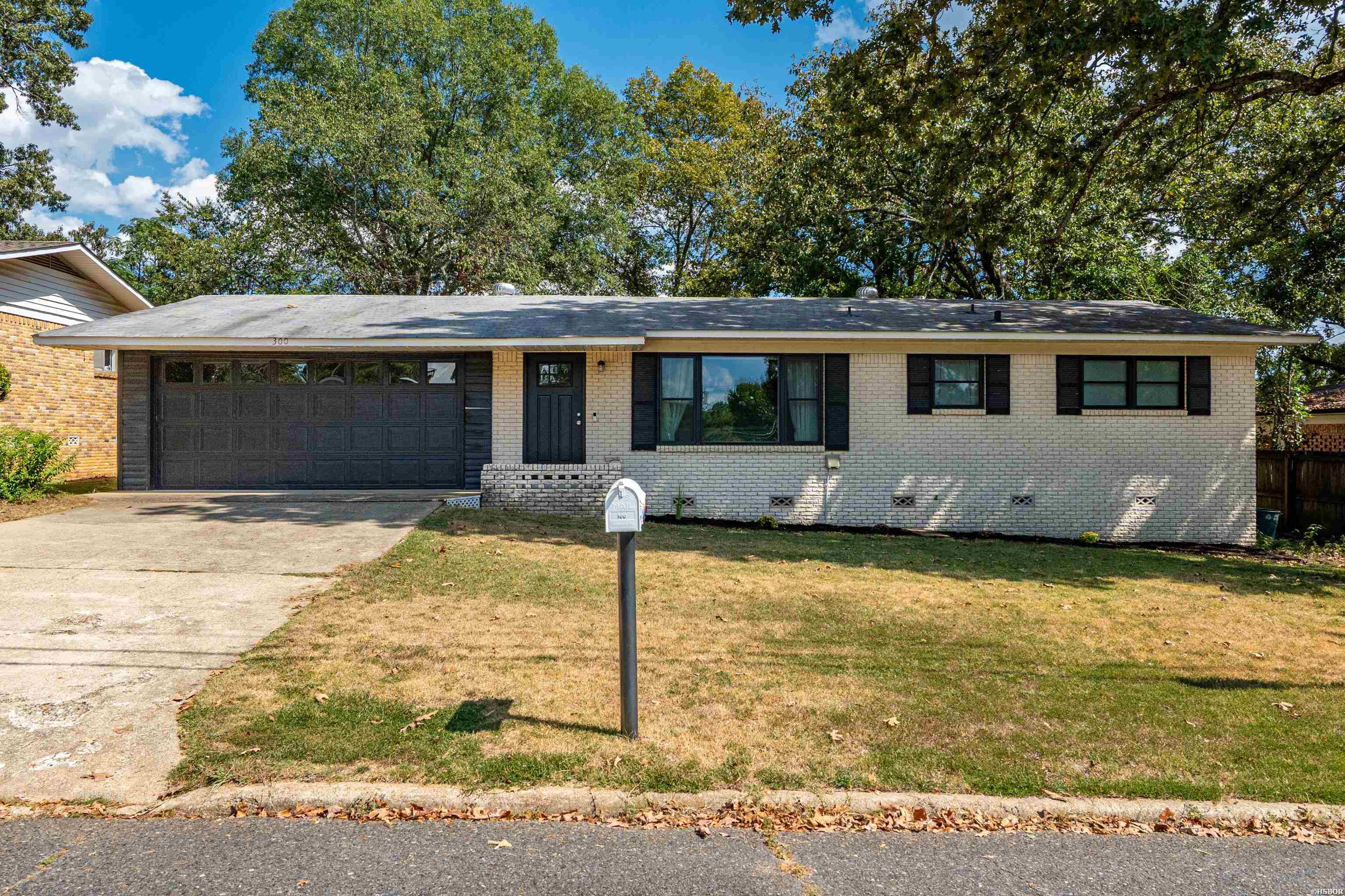 300 Poinsettia Street Property Photo 1
