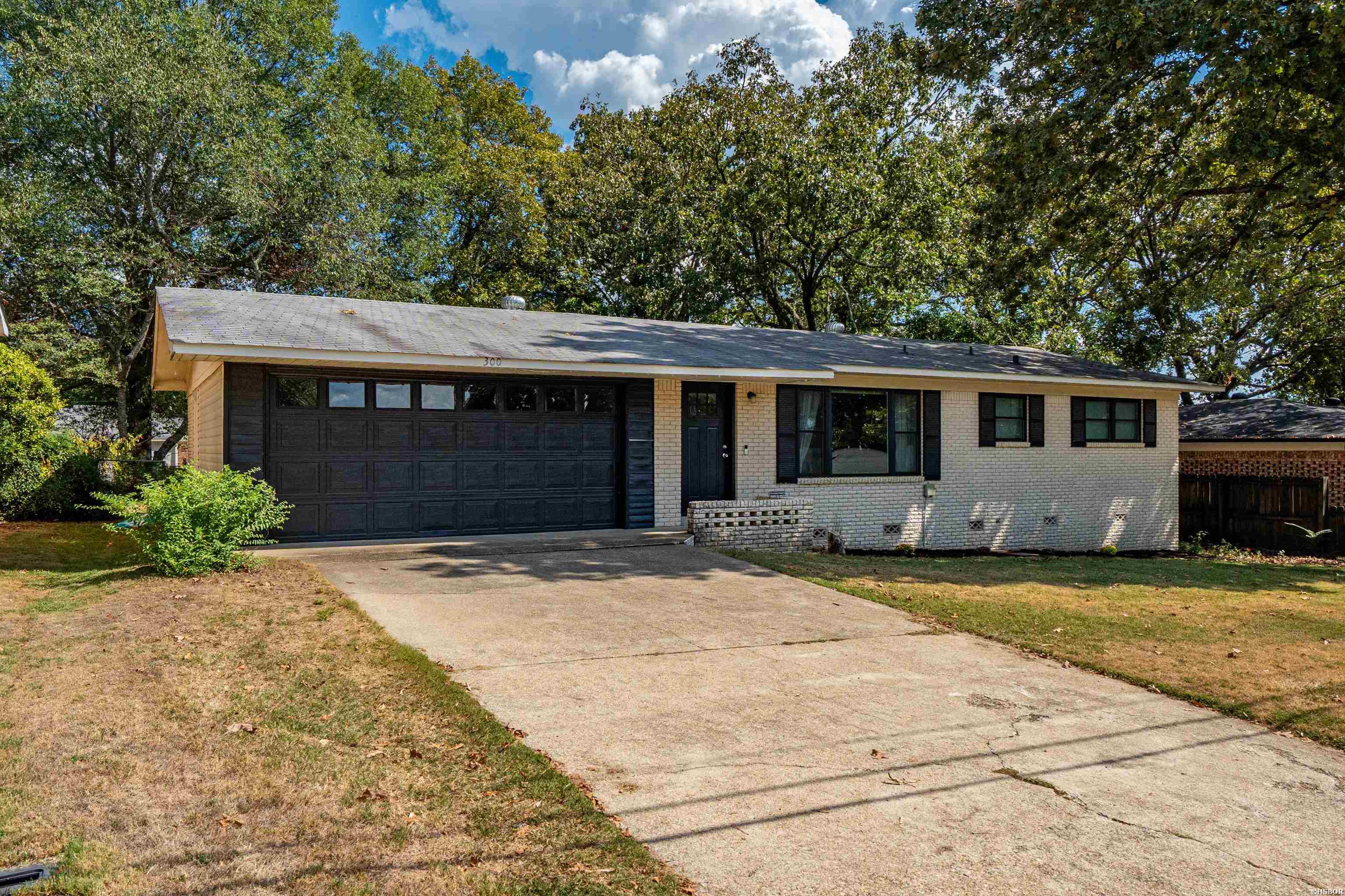 300 Poinsettia Street Property Photo 2