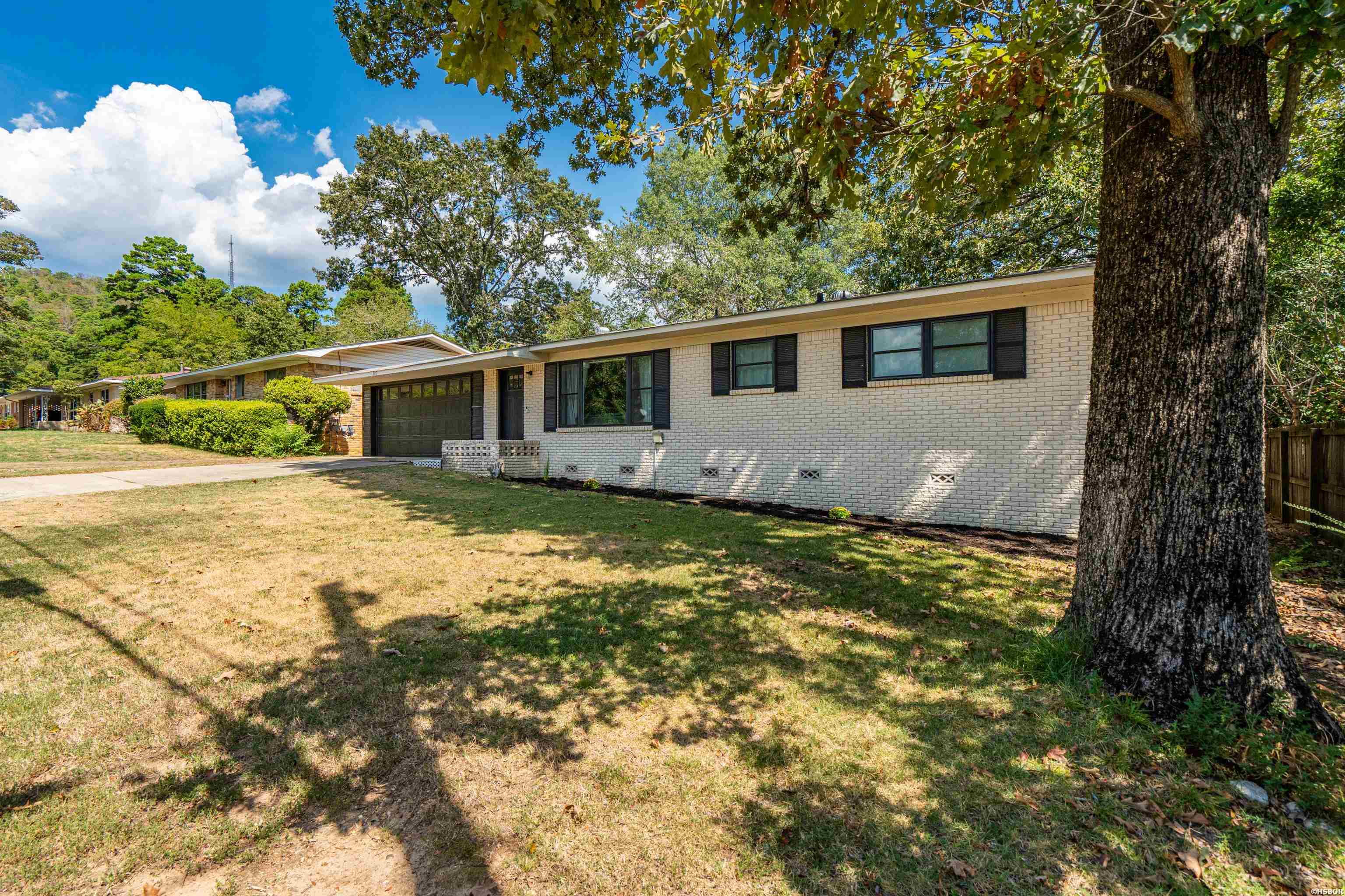 300 Poinsettia Street Property Photo 3