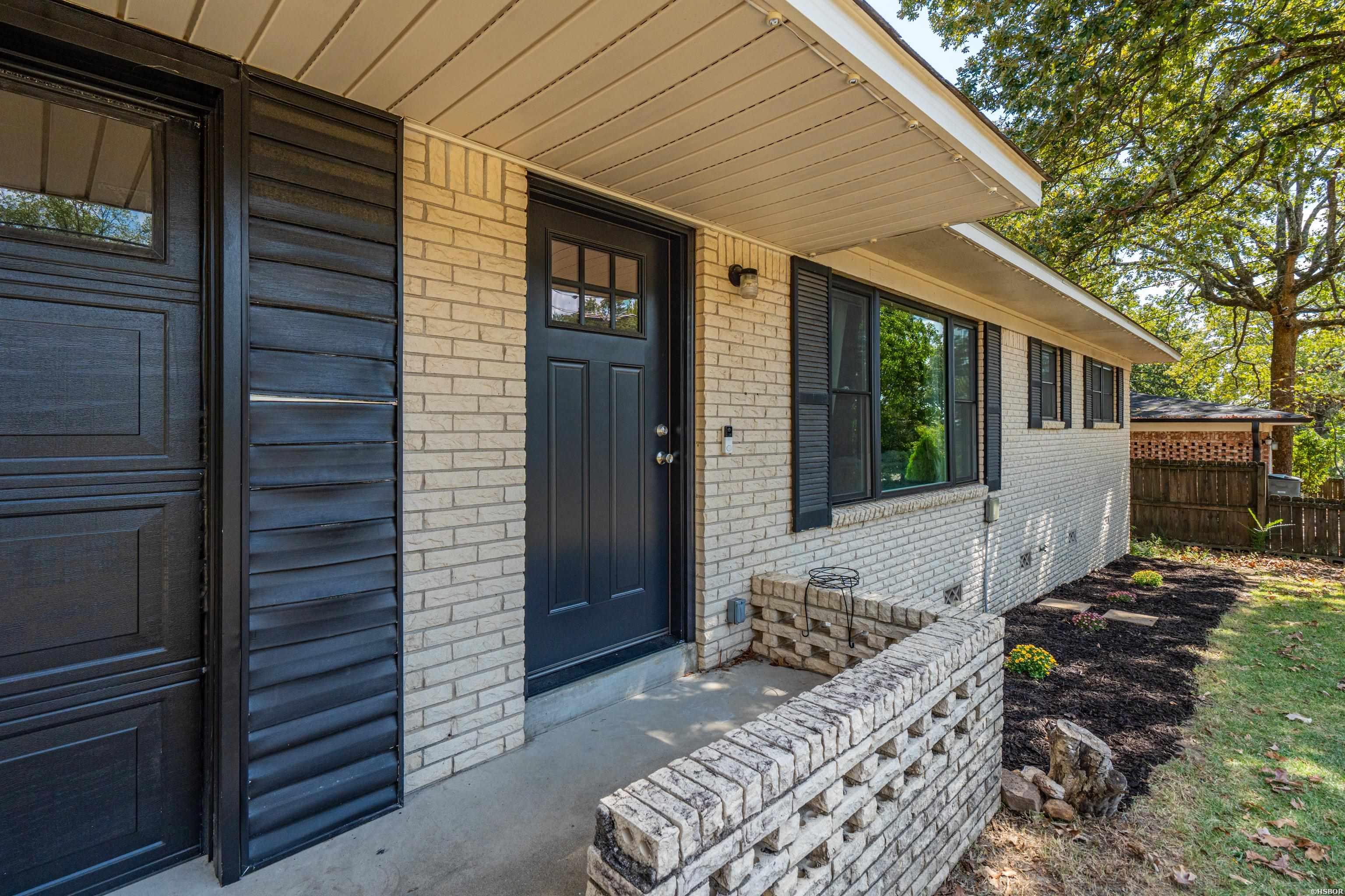300 Poinsettia Street Property Photo 4