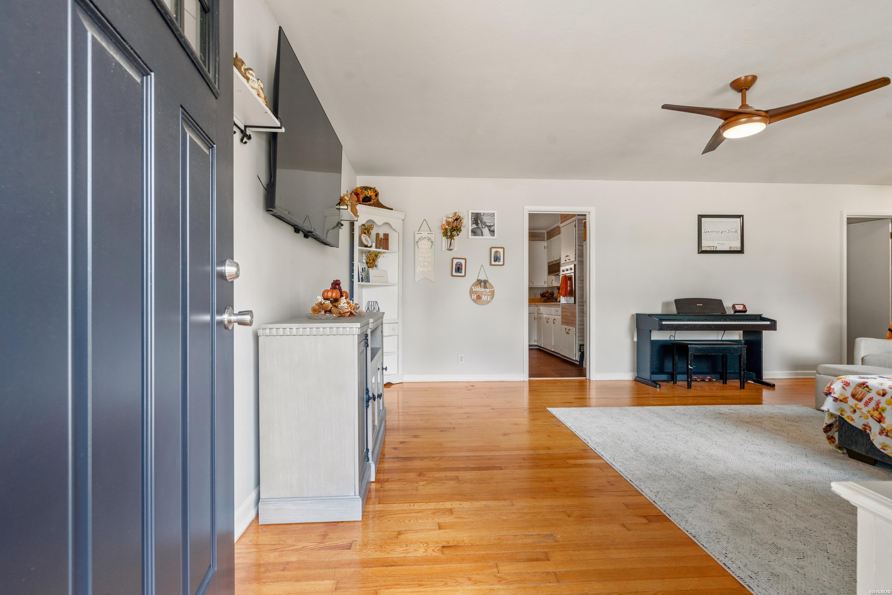 300 Poinsettia Street Property Photo 5
