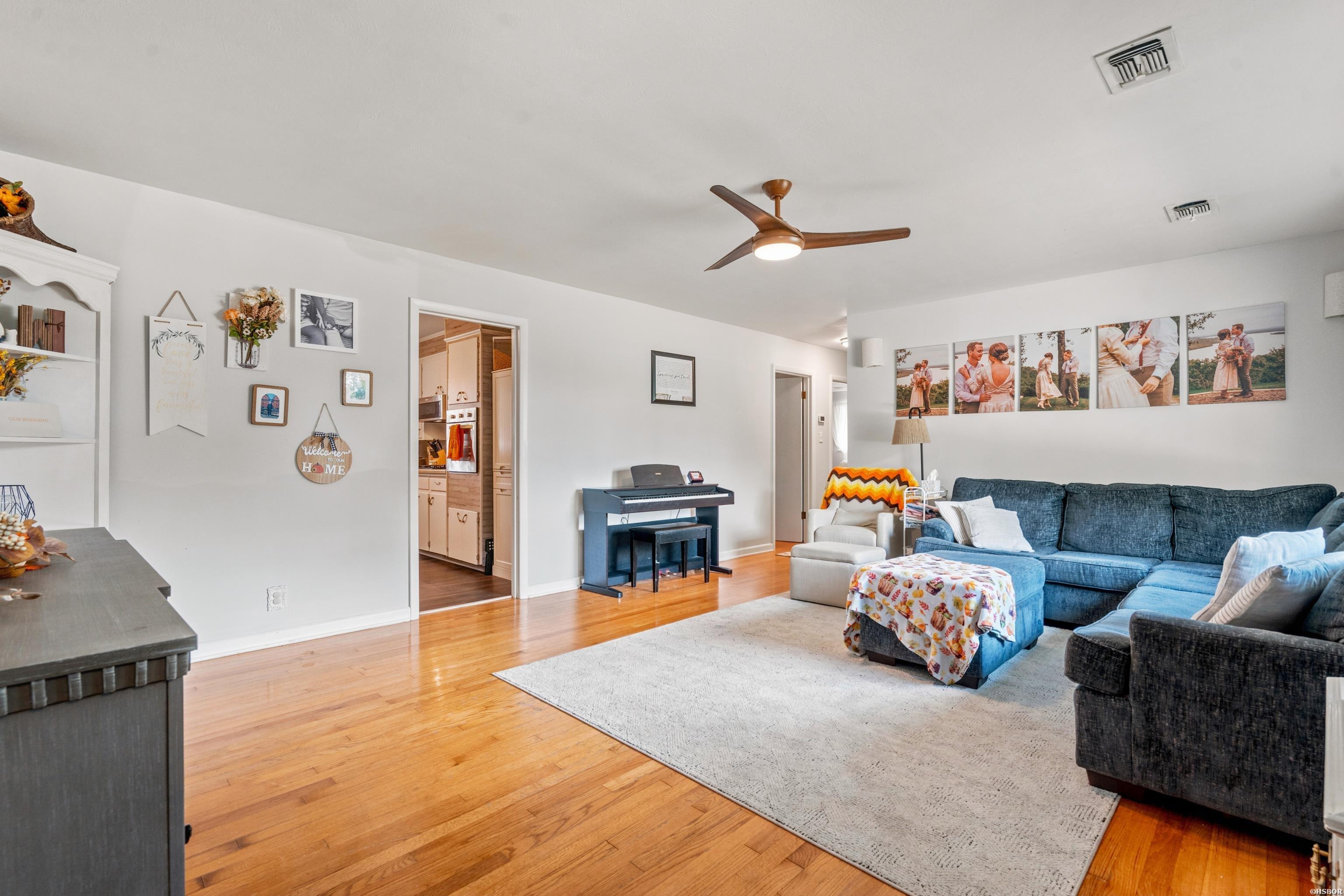 300 Poinsettia Street Property Photo 6