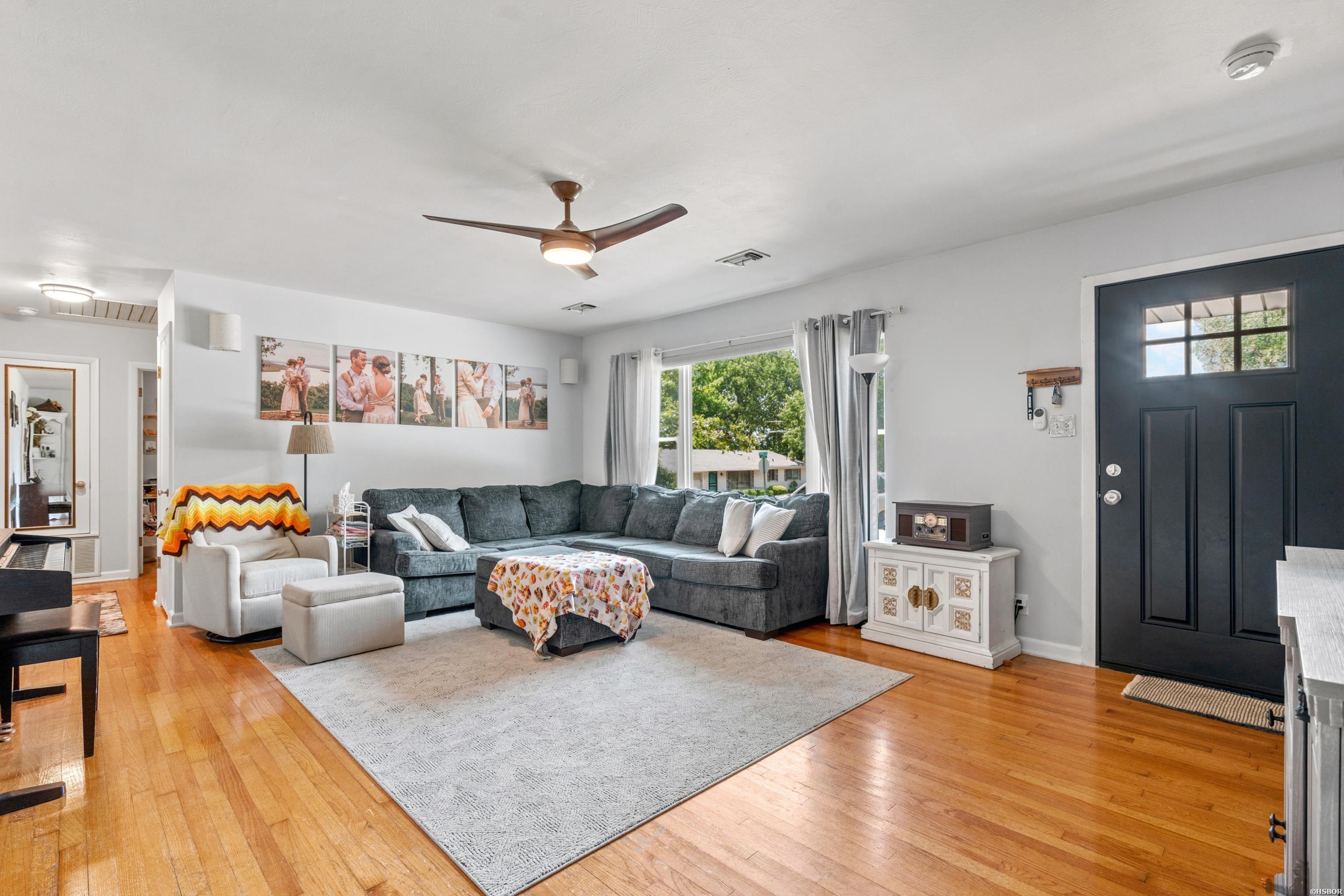300 Poinsettia Street Property Photo 7