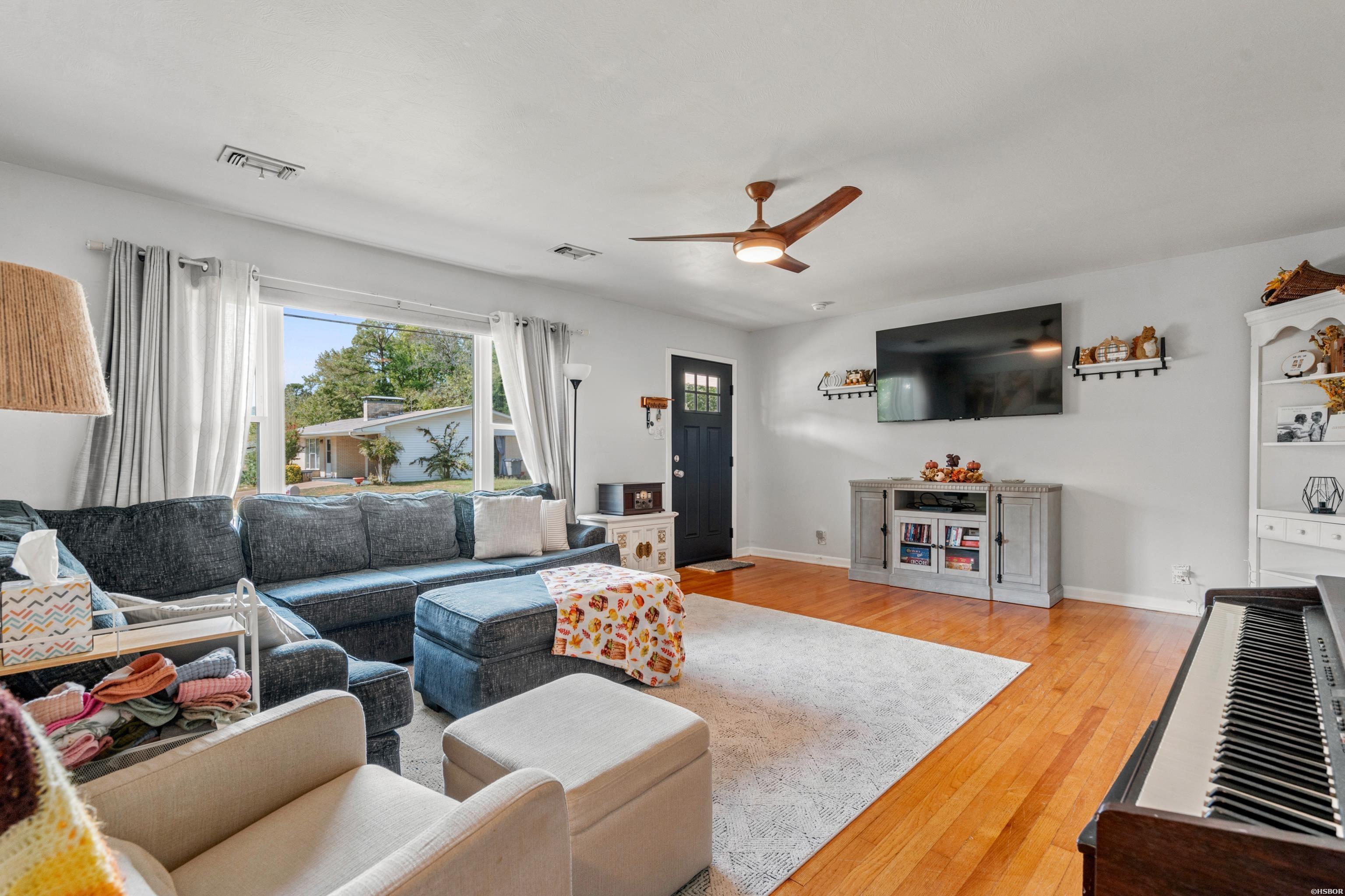 300 Poinsettia Street Property Photo 8