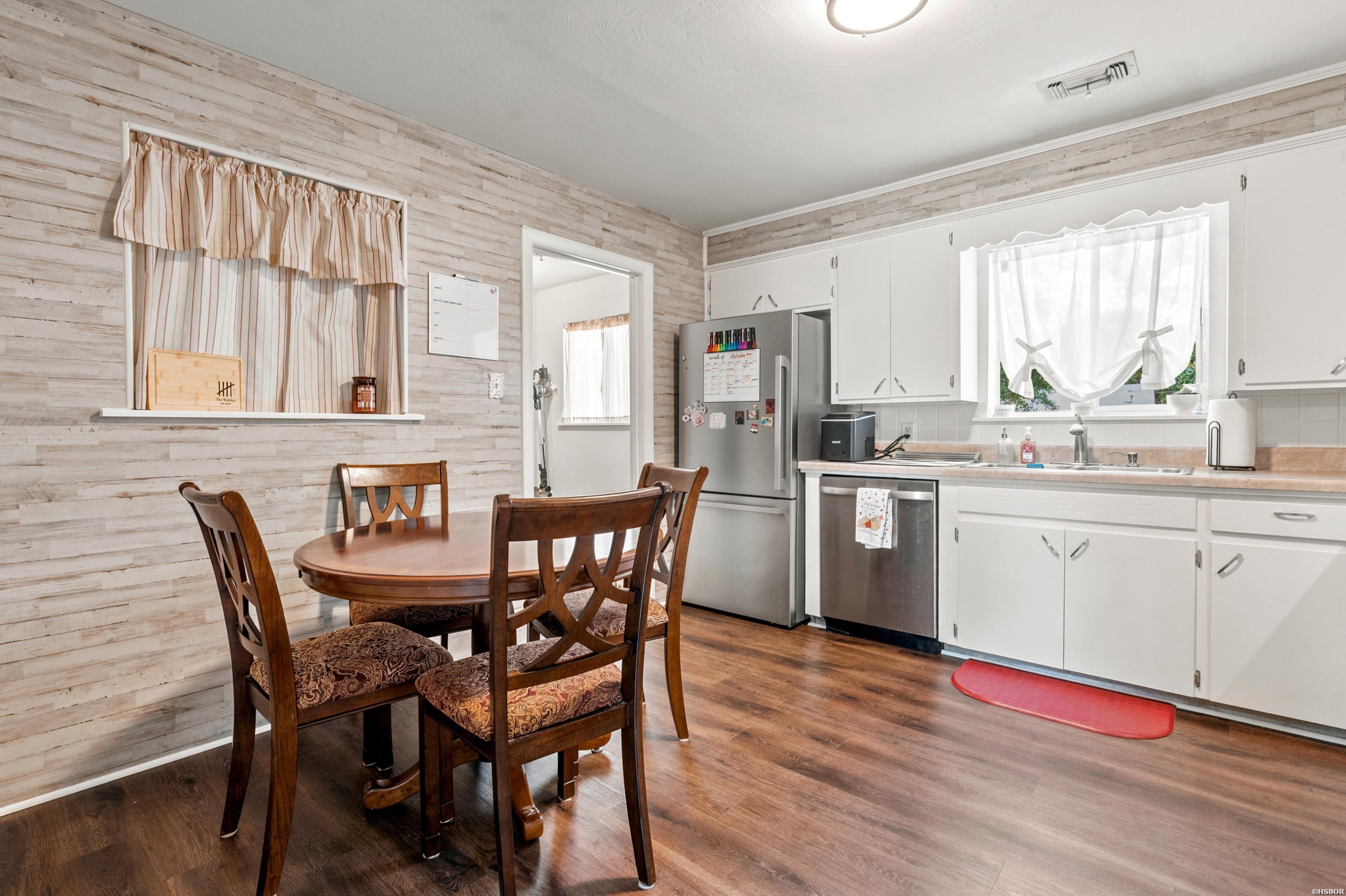 300 Poinsettia Street Property Photo 10