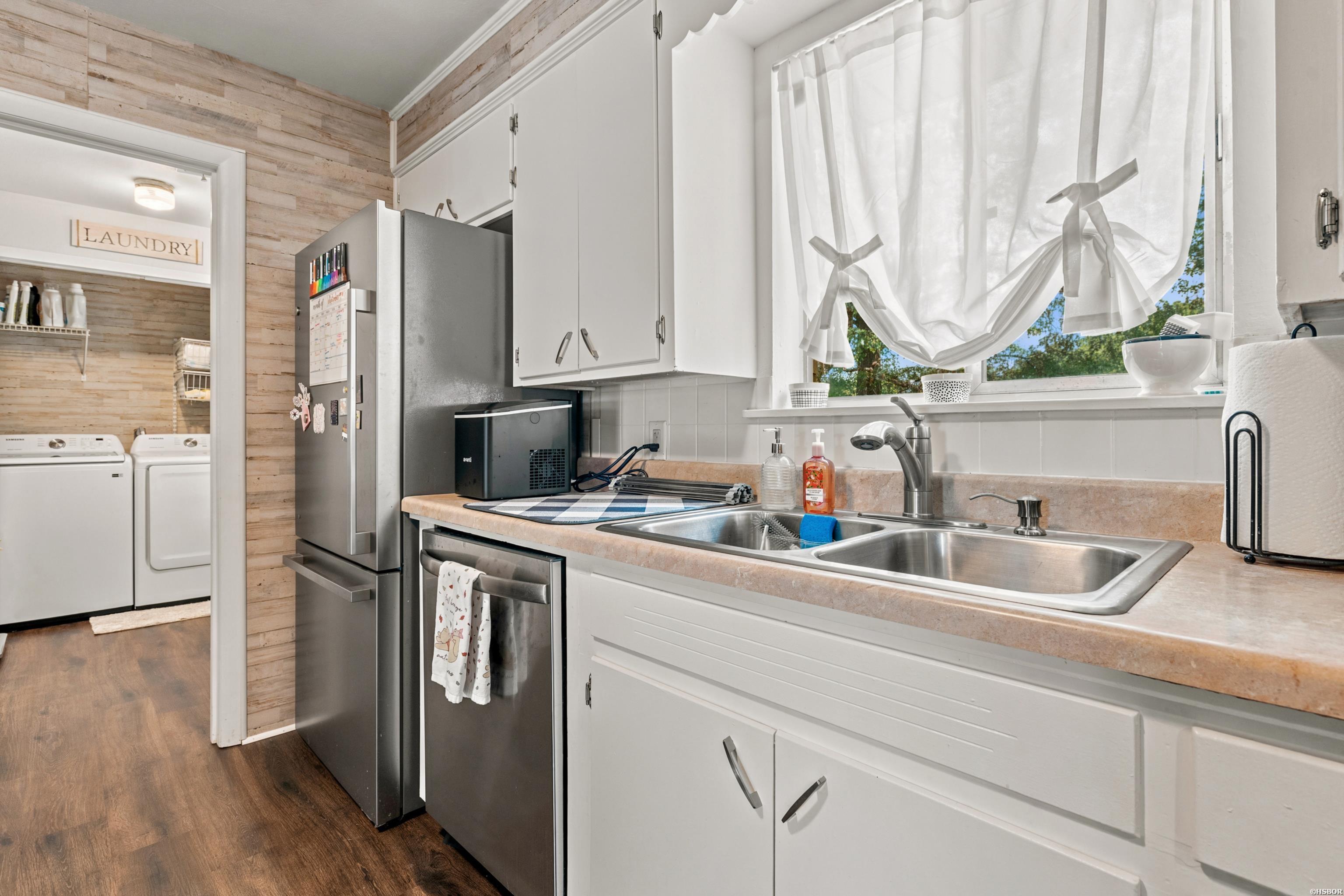 300 Poinsettia Street Property Photo 13