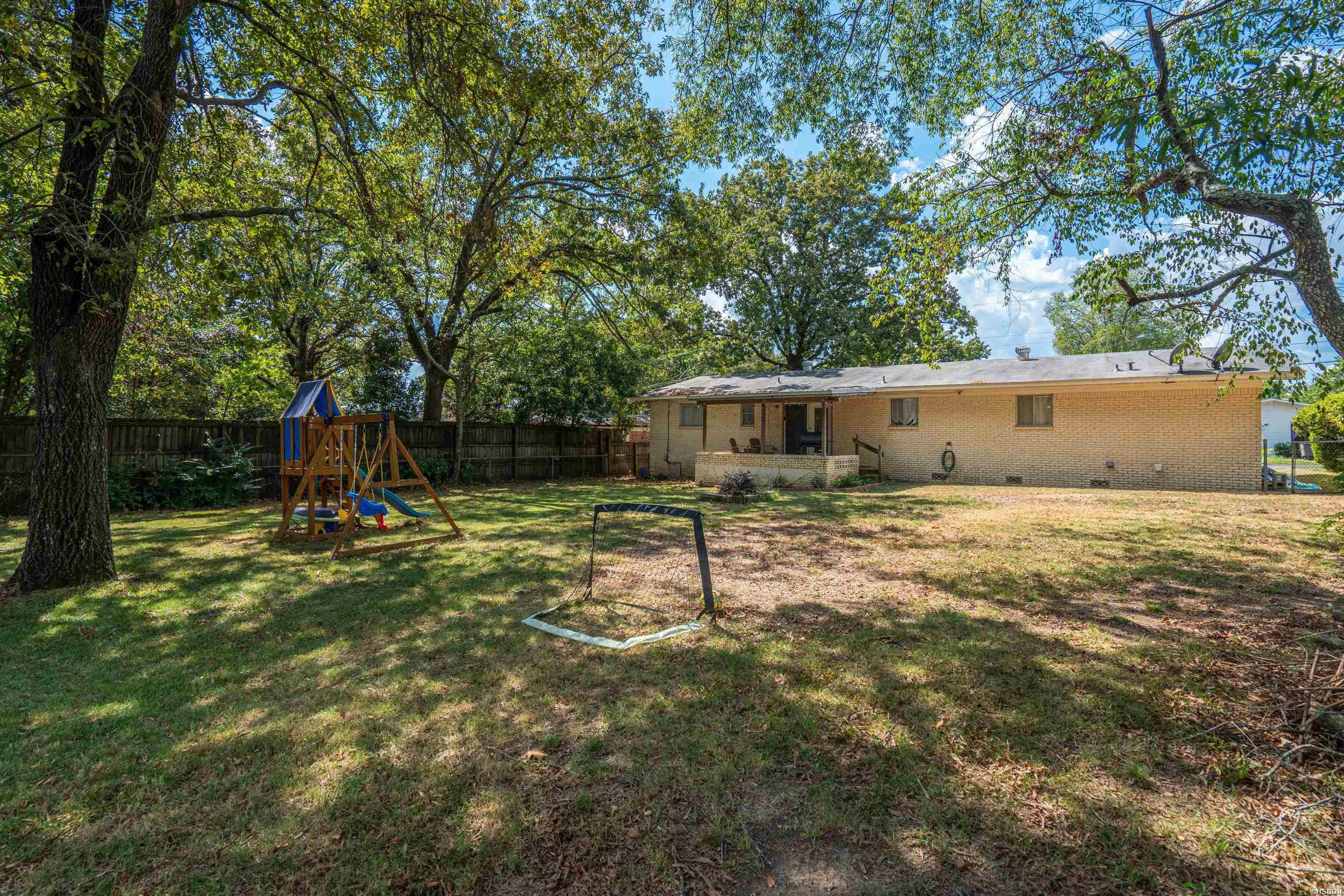 300 Poinsettia Street Property Photo 28