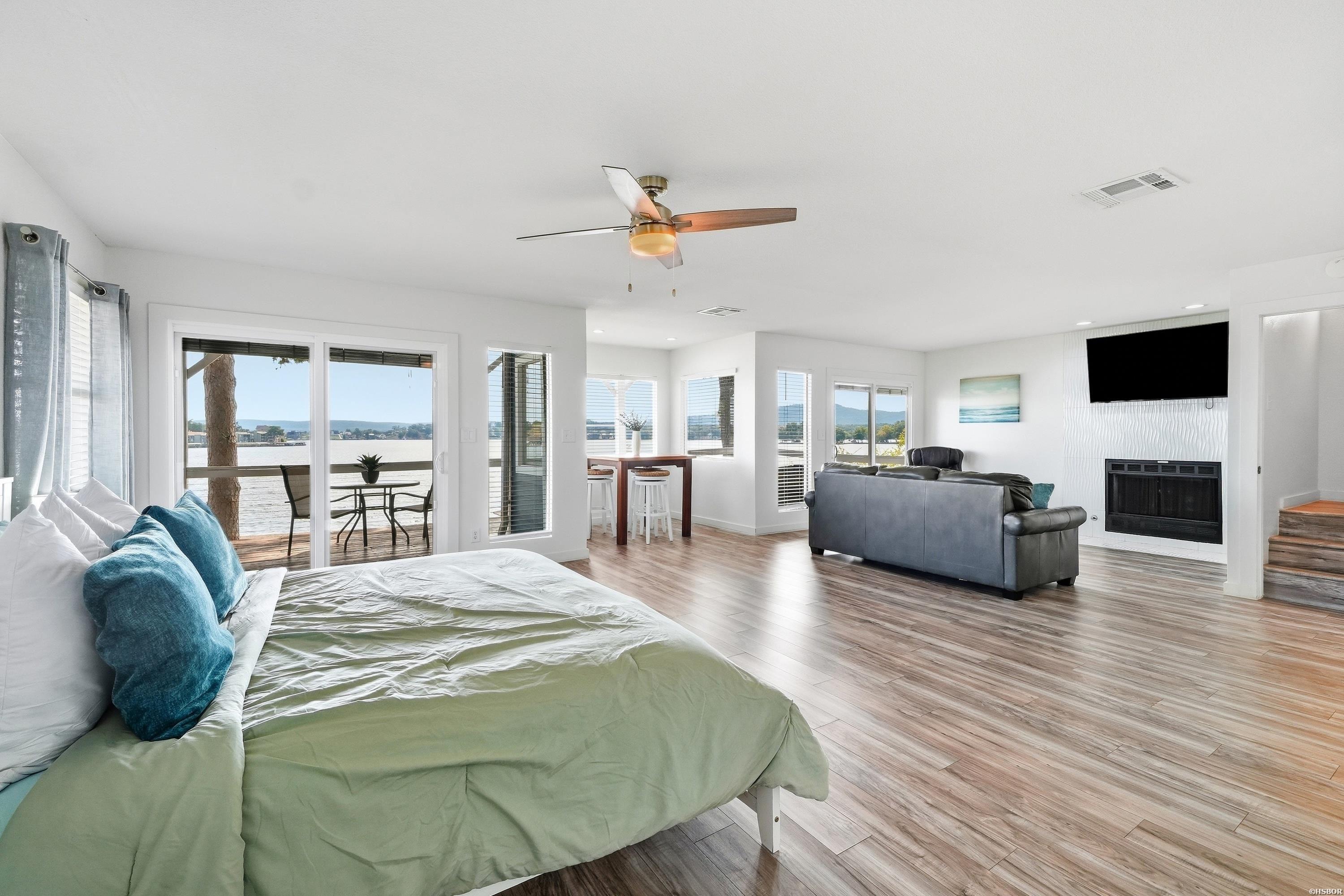 145 Pretti Point Property Photo 32
