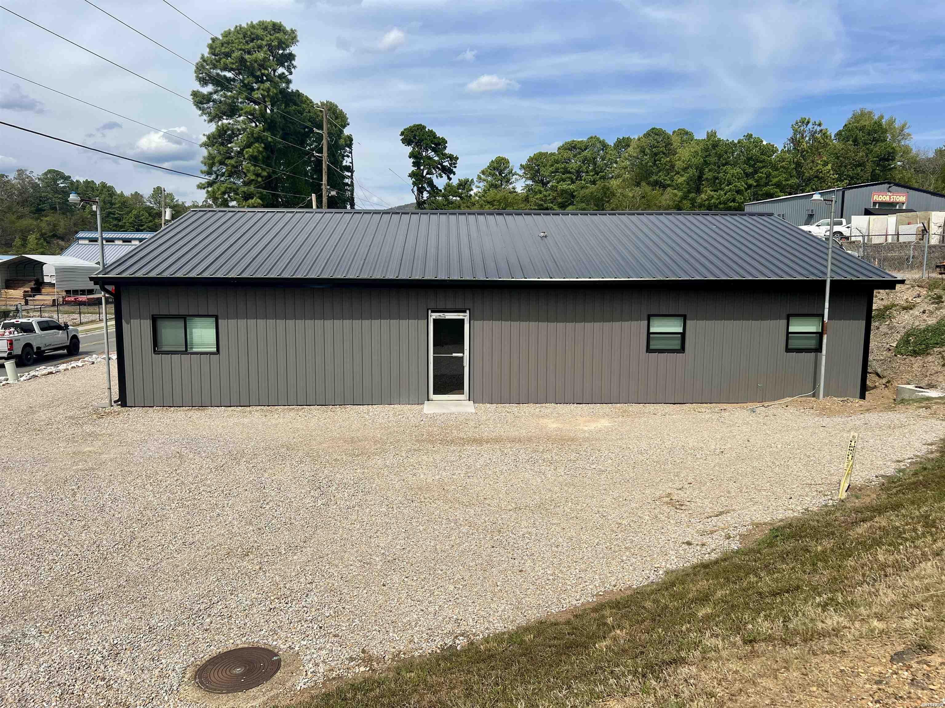 812 Airport Property Photo 2