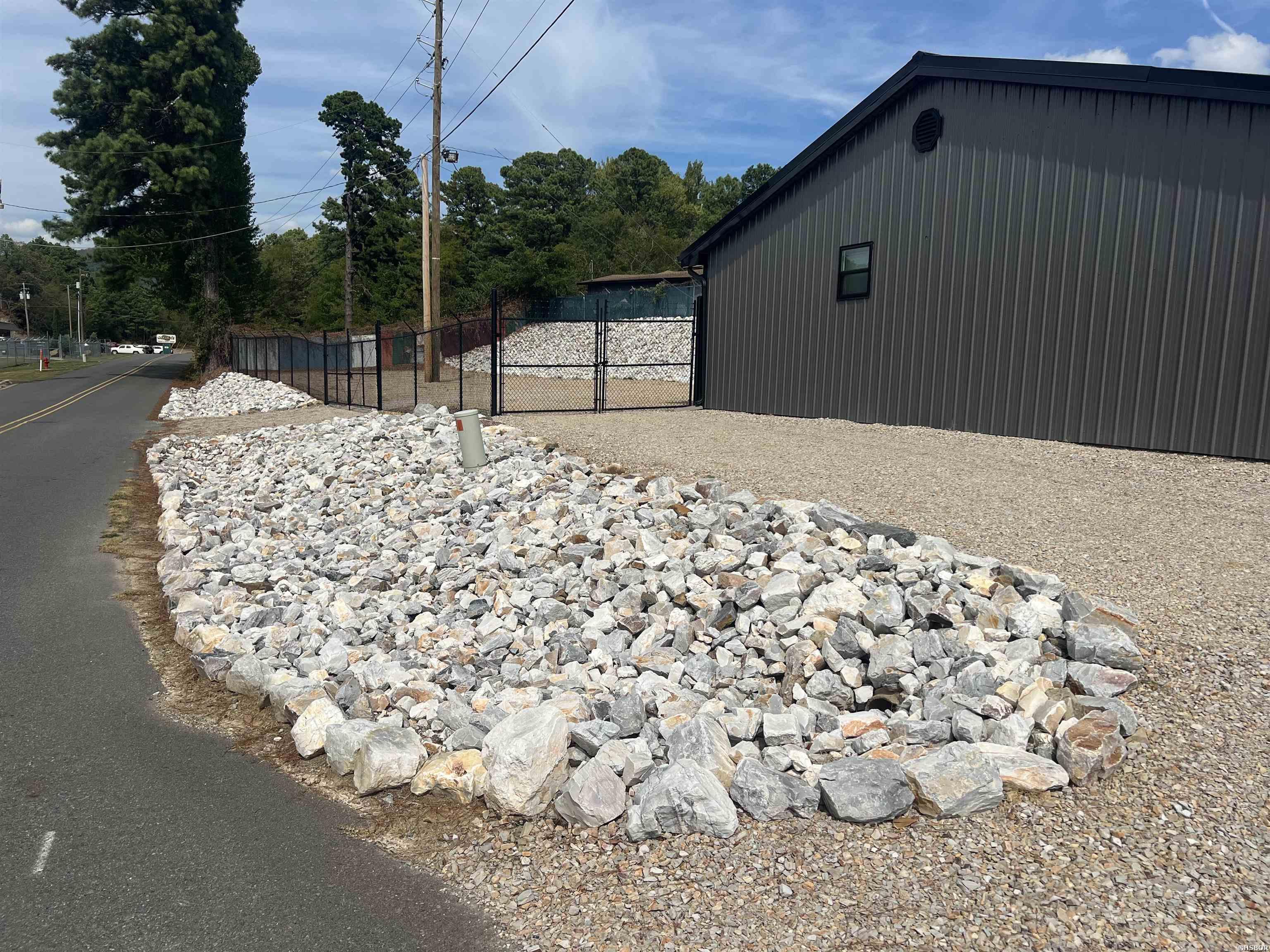 812 Airport Property Photo 3