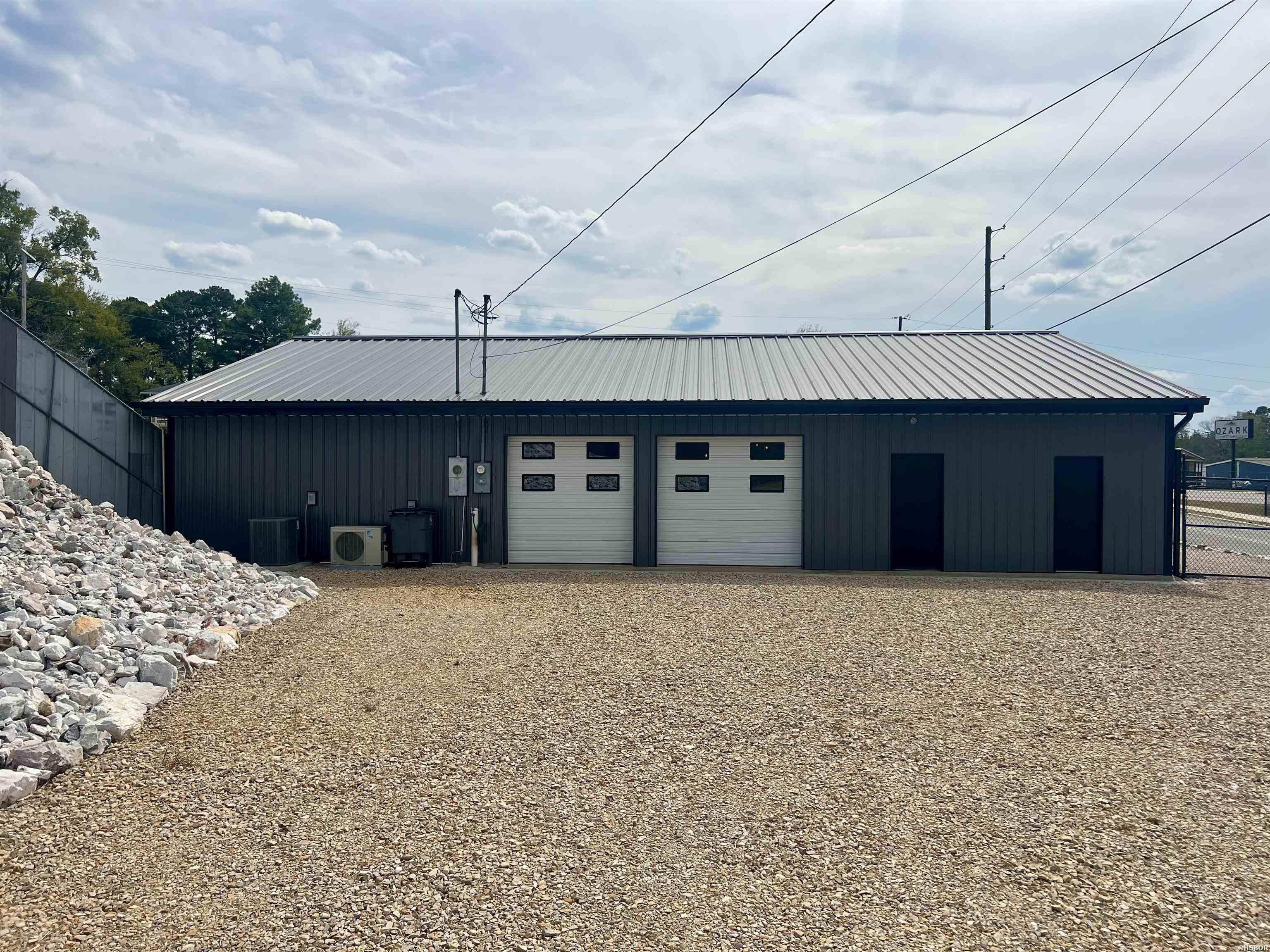 812 Airport Property Photo 7