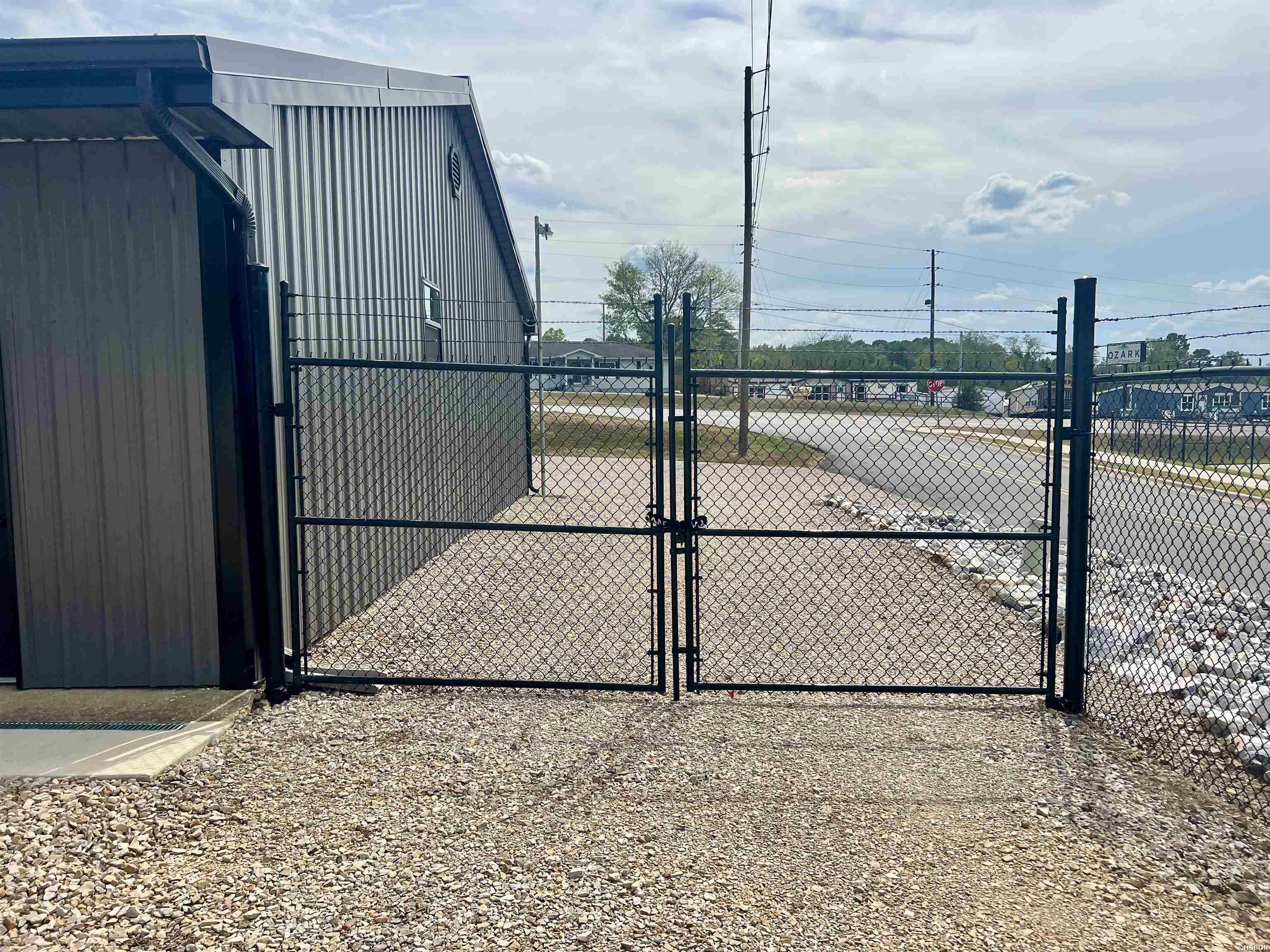 812 Airport Property Photo 8