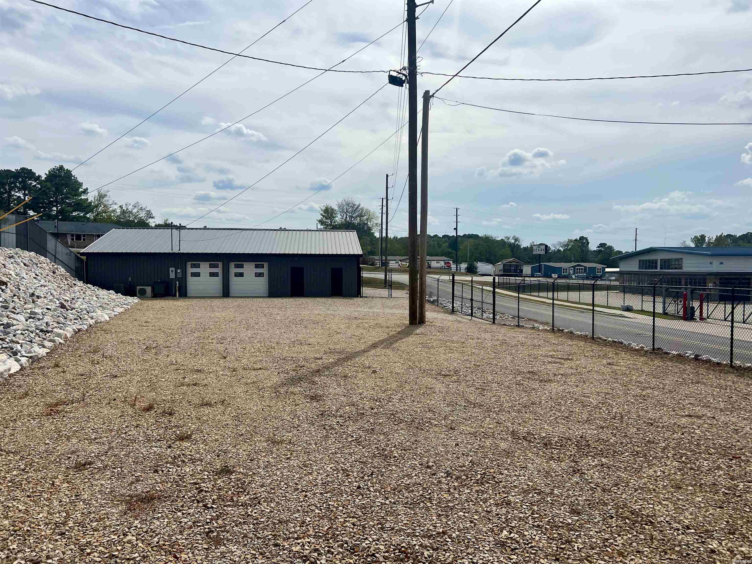 812 Airport Property Photo 10