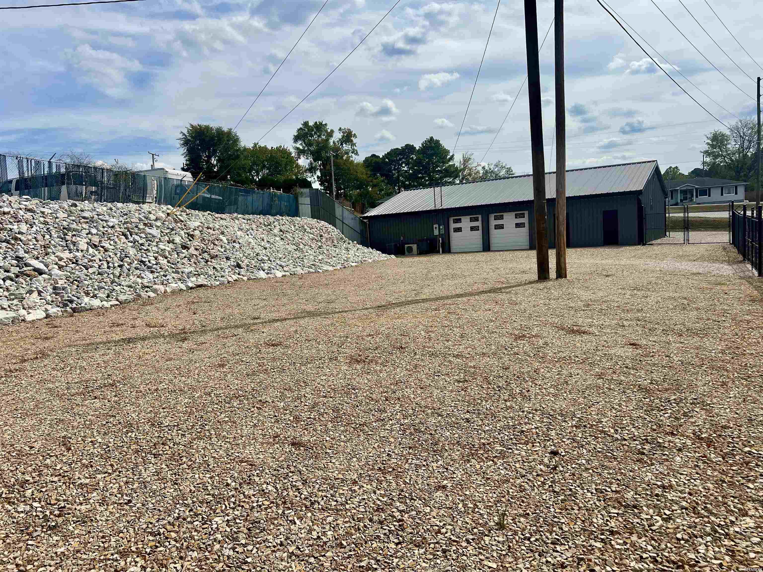 812 Airport Property Photo 11