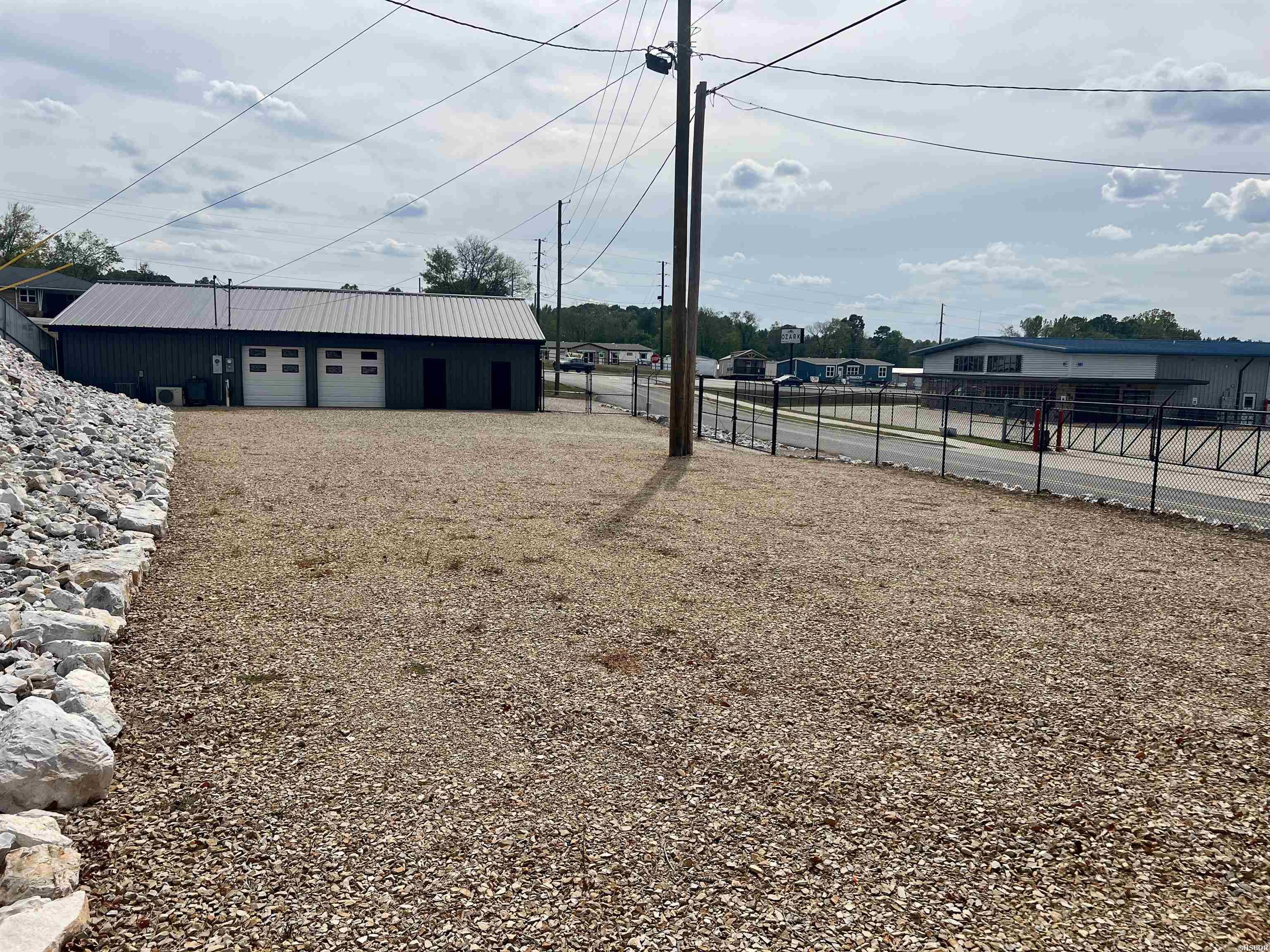 812 Airport Property Photo 13