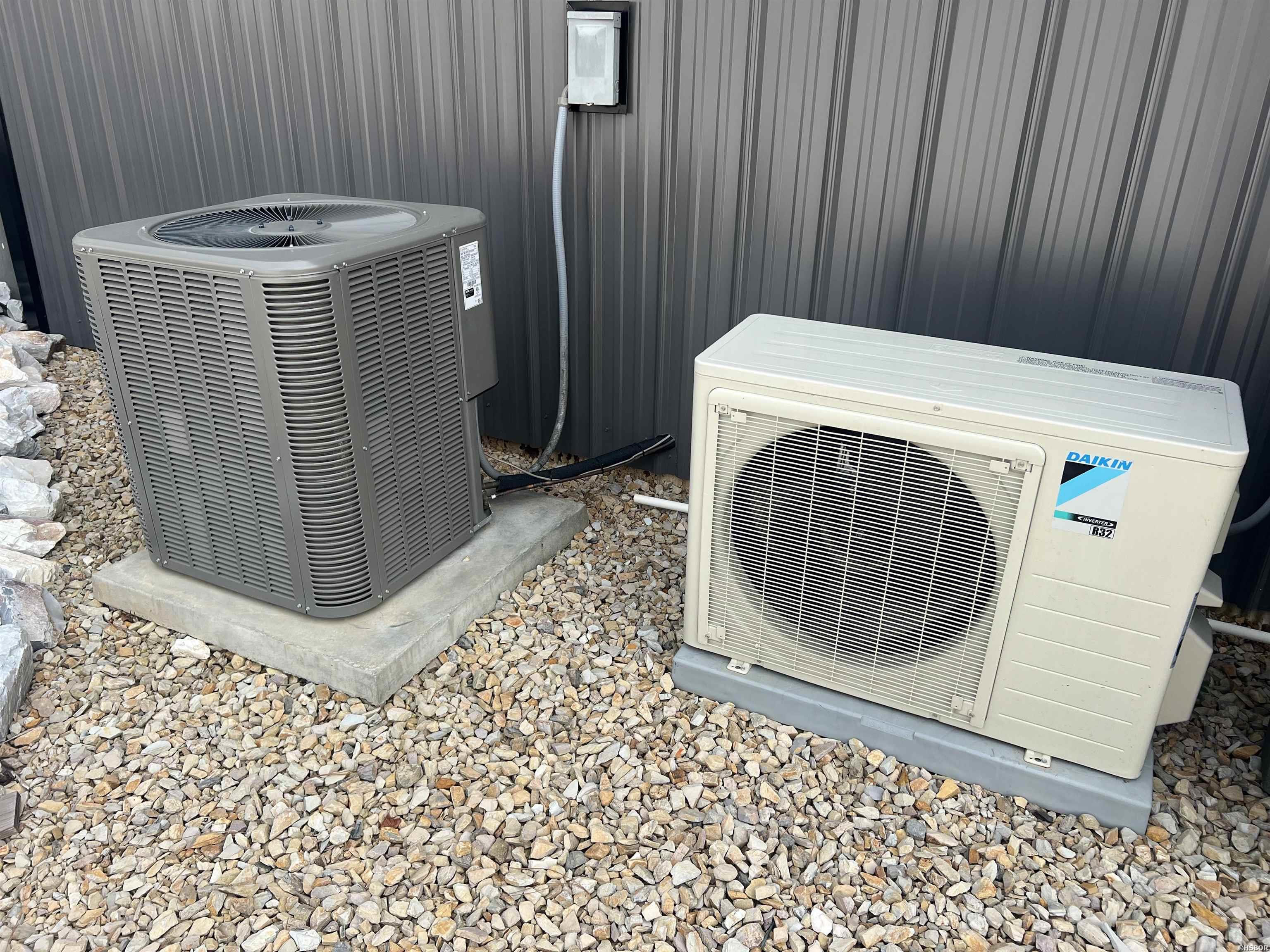 812 Airport Property Photo 14