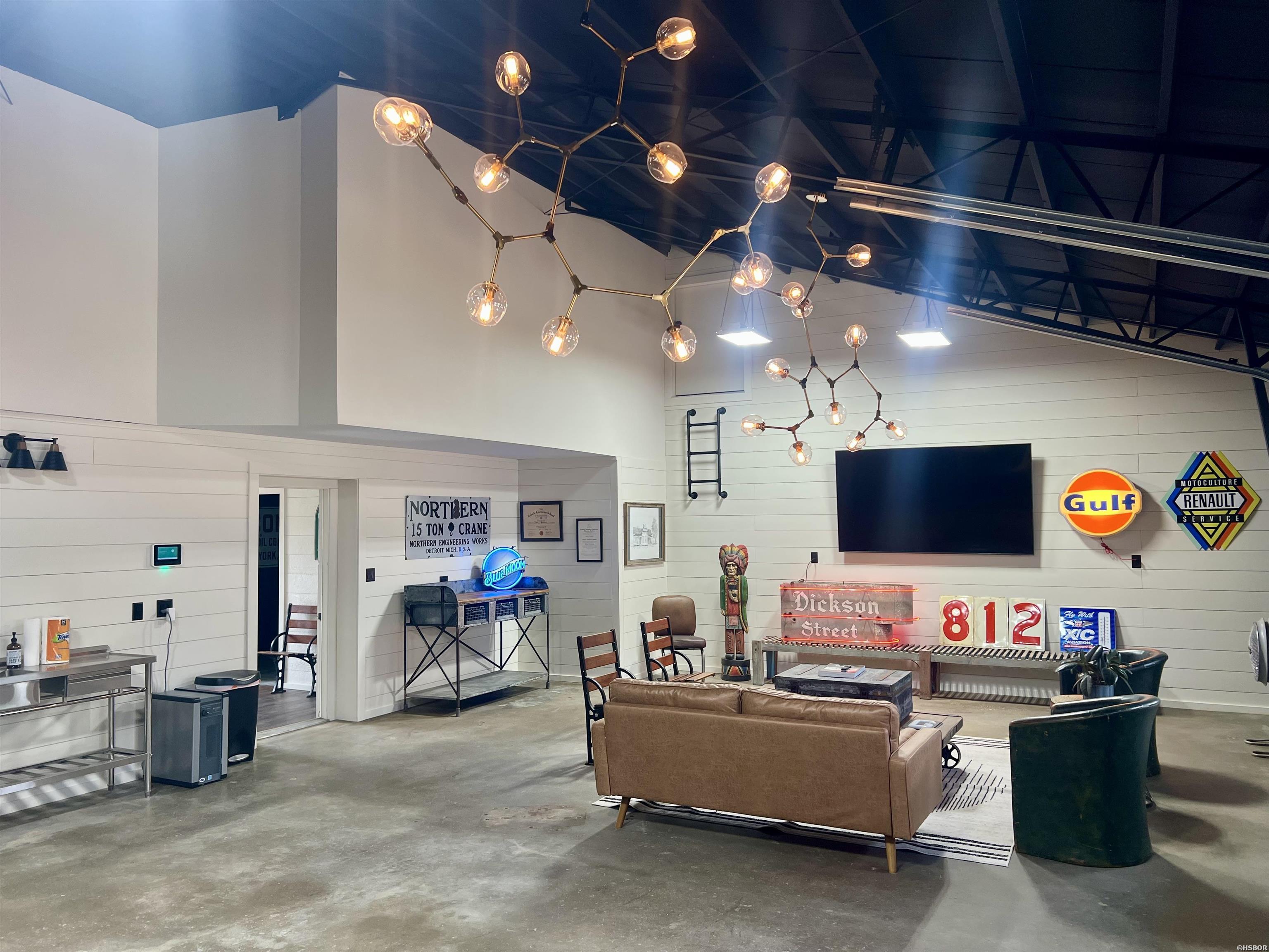 812 Airport Property Photo 16