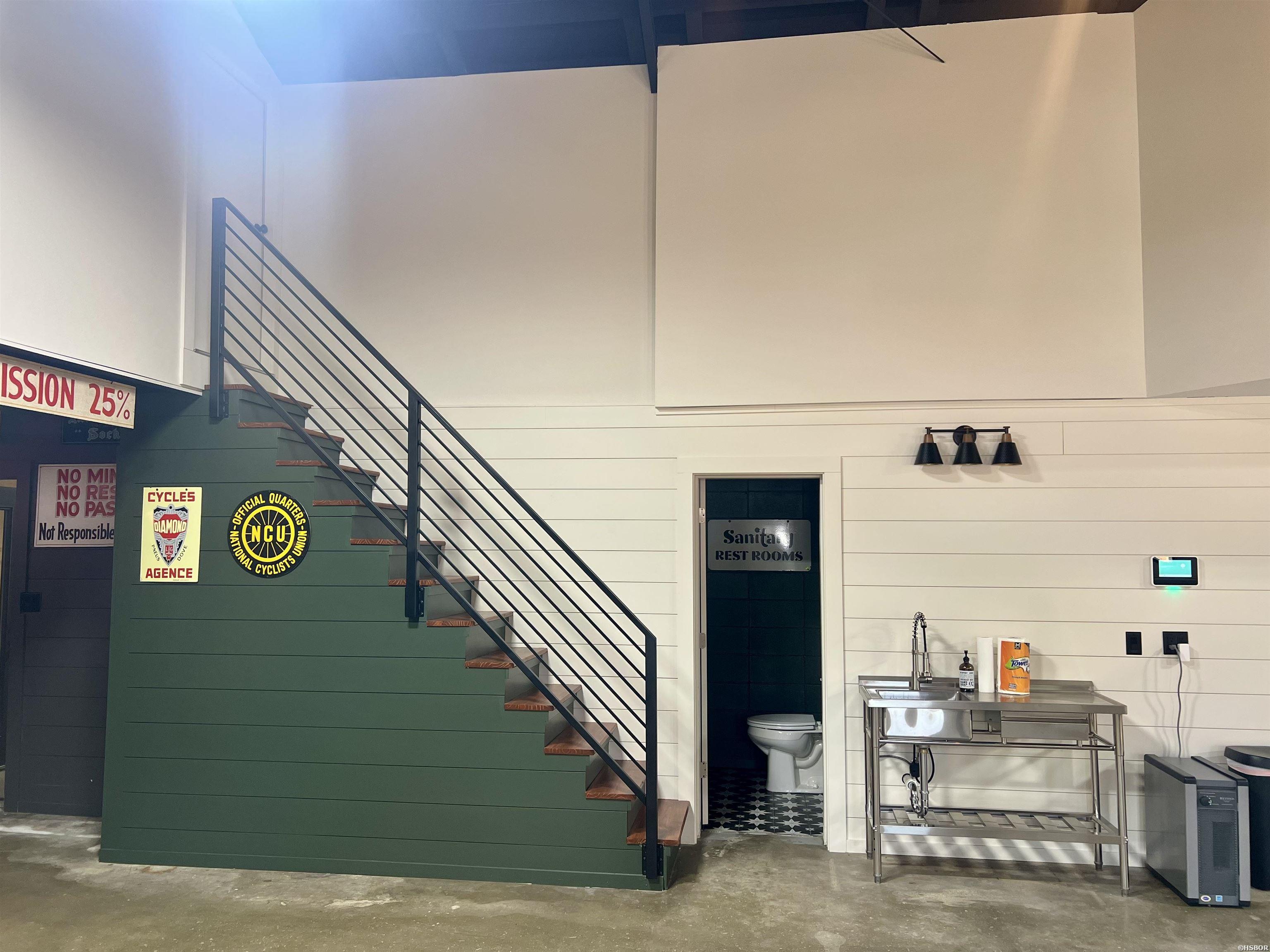 812 Airport Property Photo 17