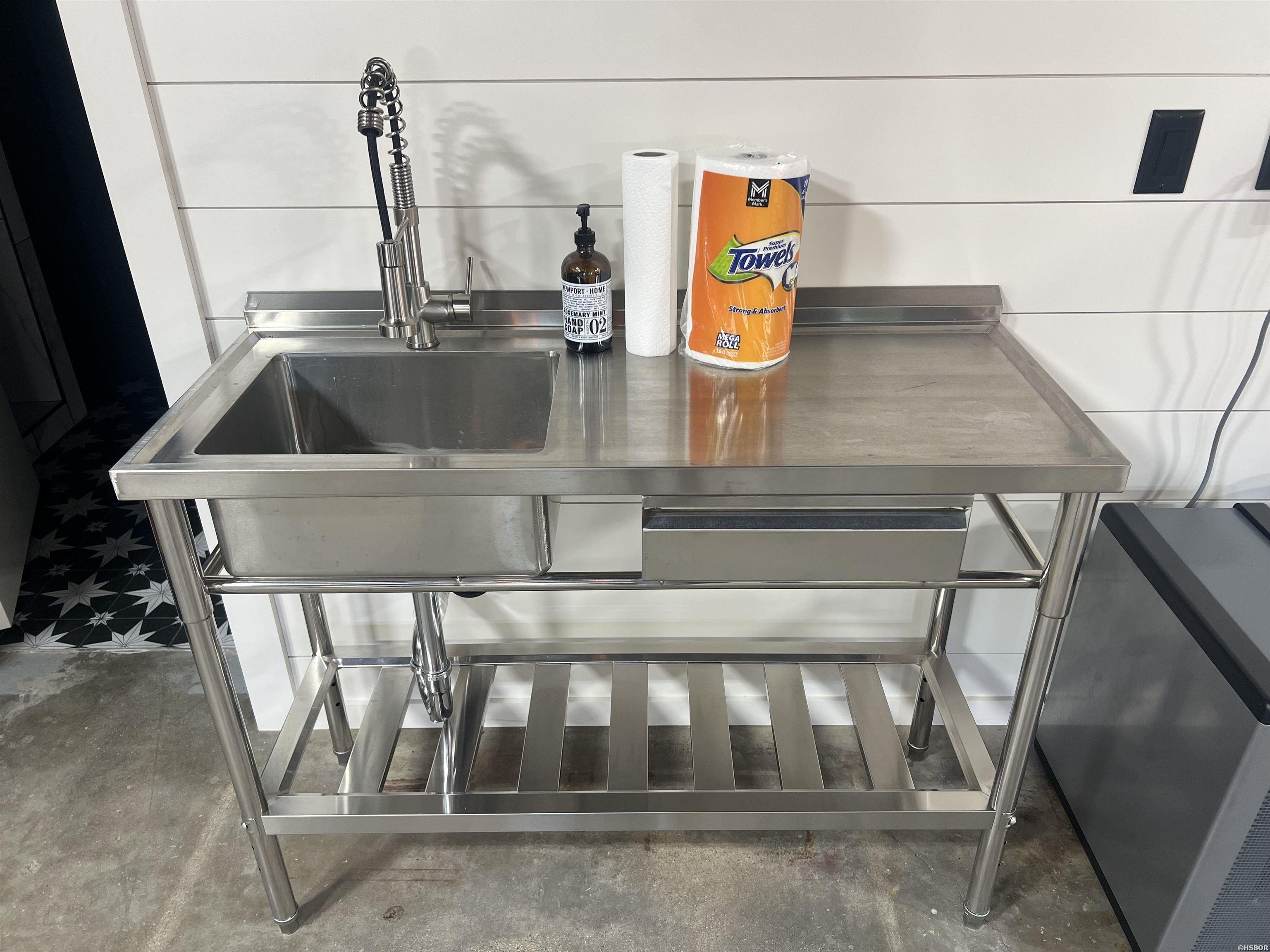 812 Airport Property Photo 18