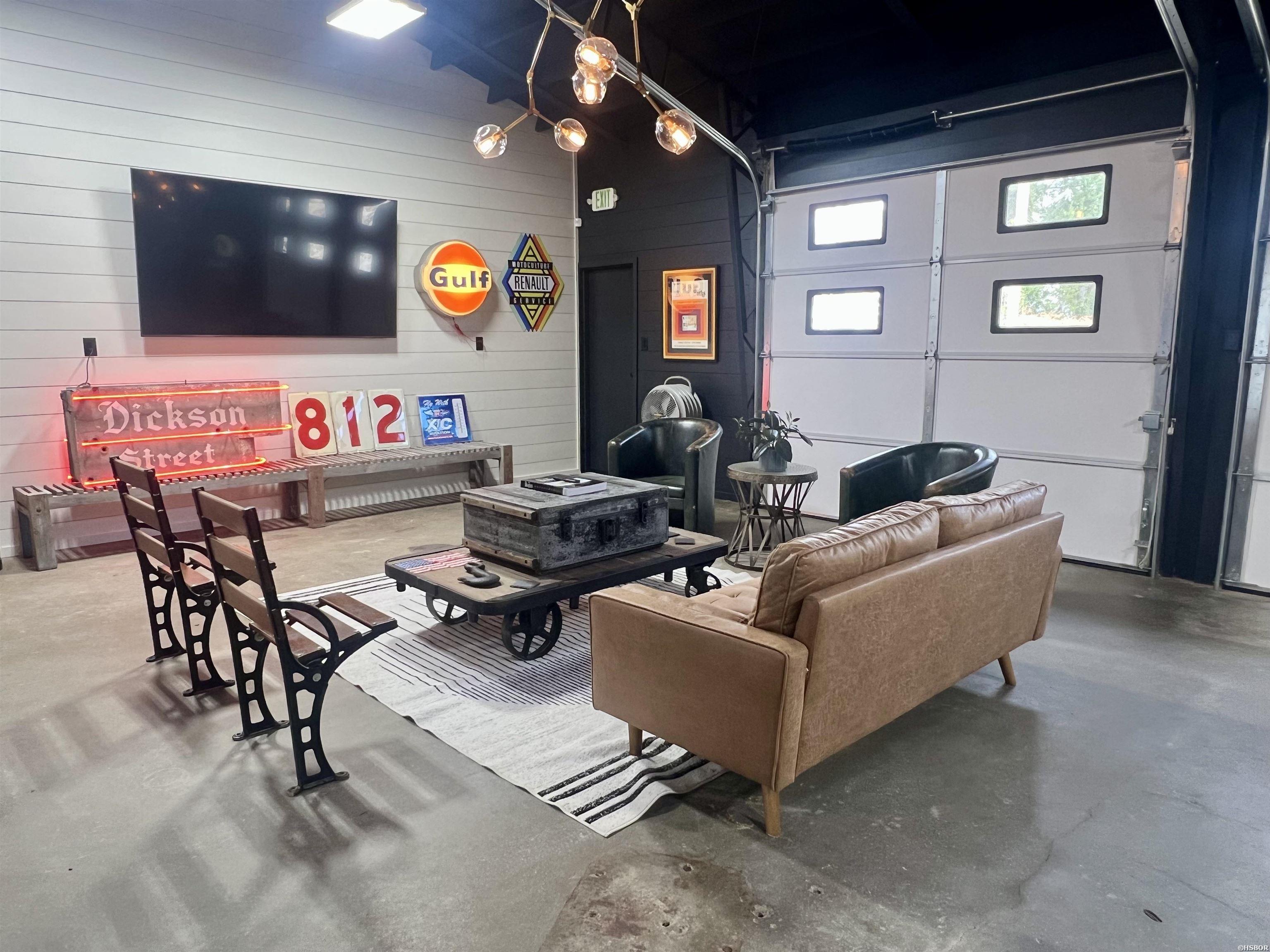 812 Airport Property Photo 22