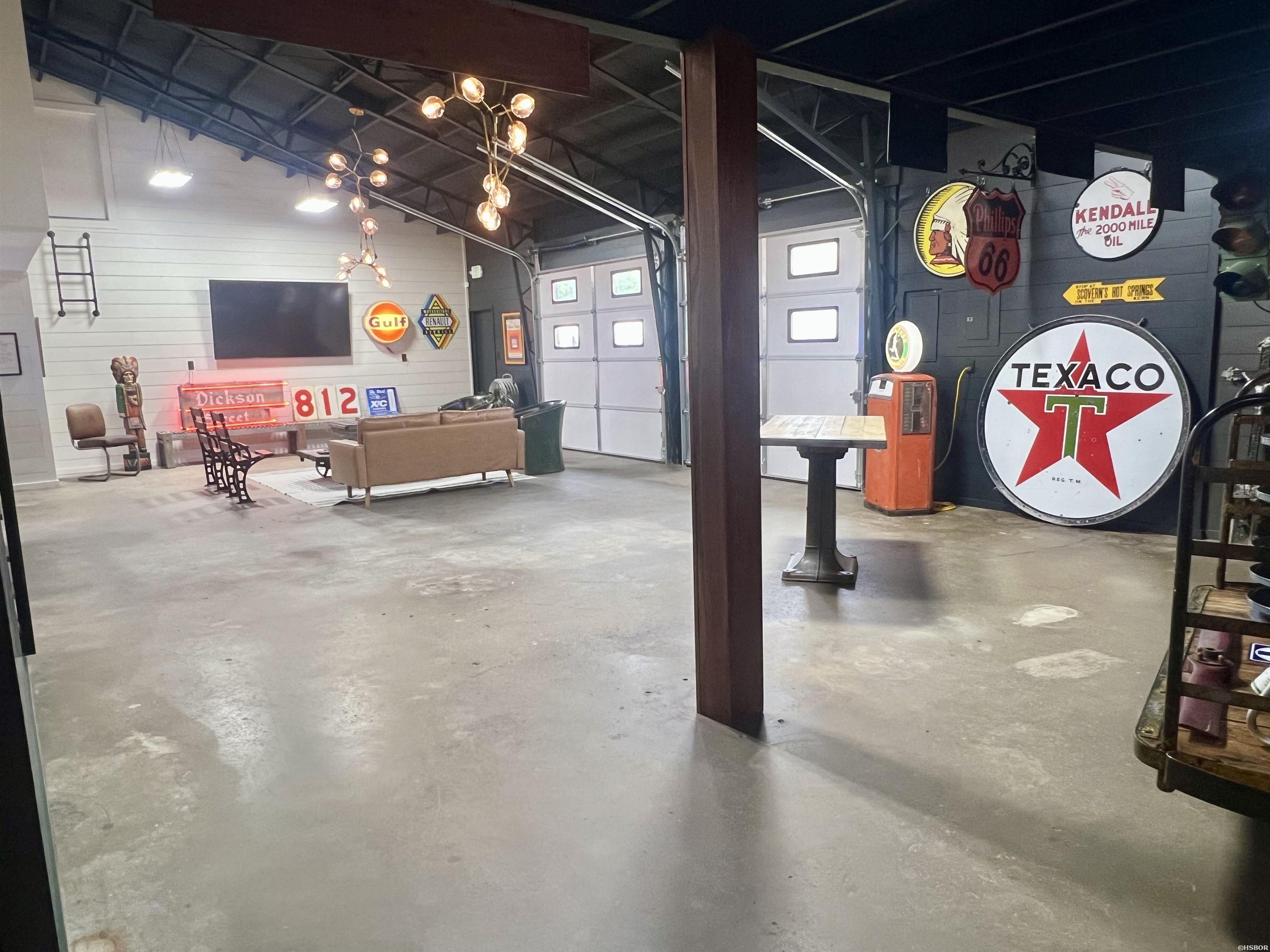 812 Airport Property Photo 28