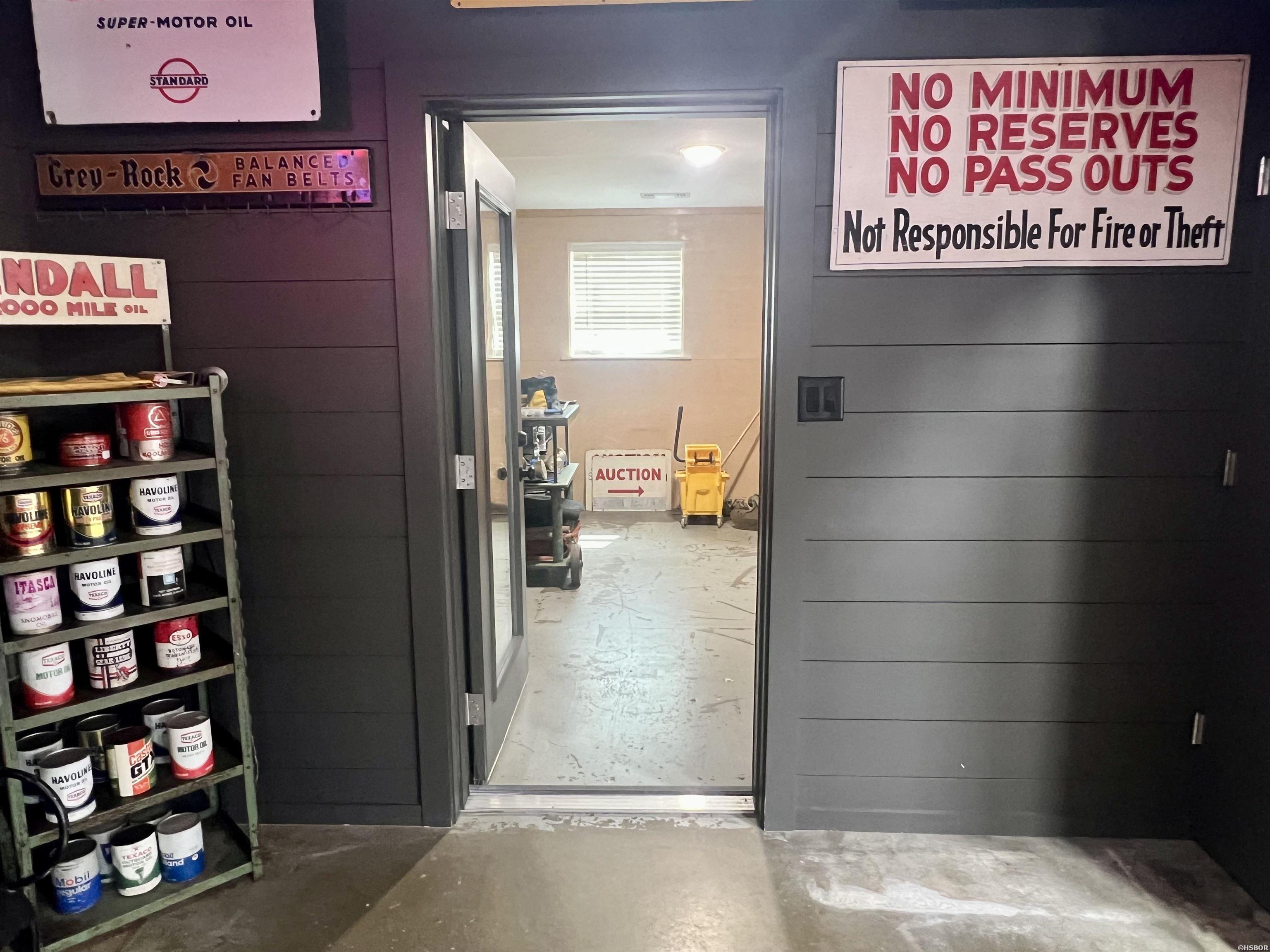 812 Airport Property Photo 29