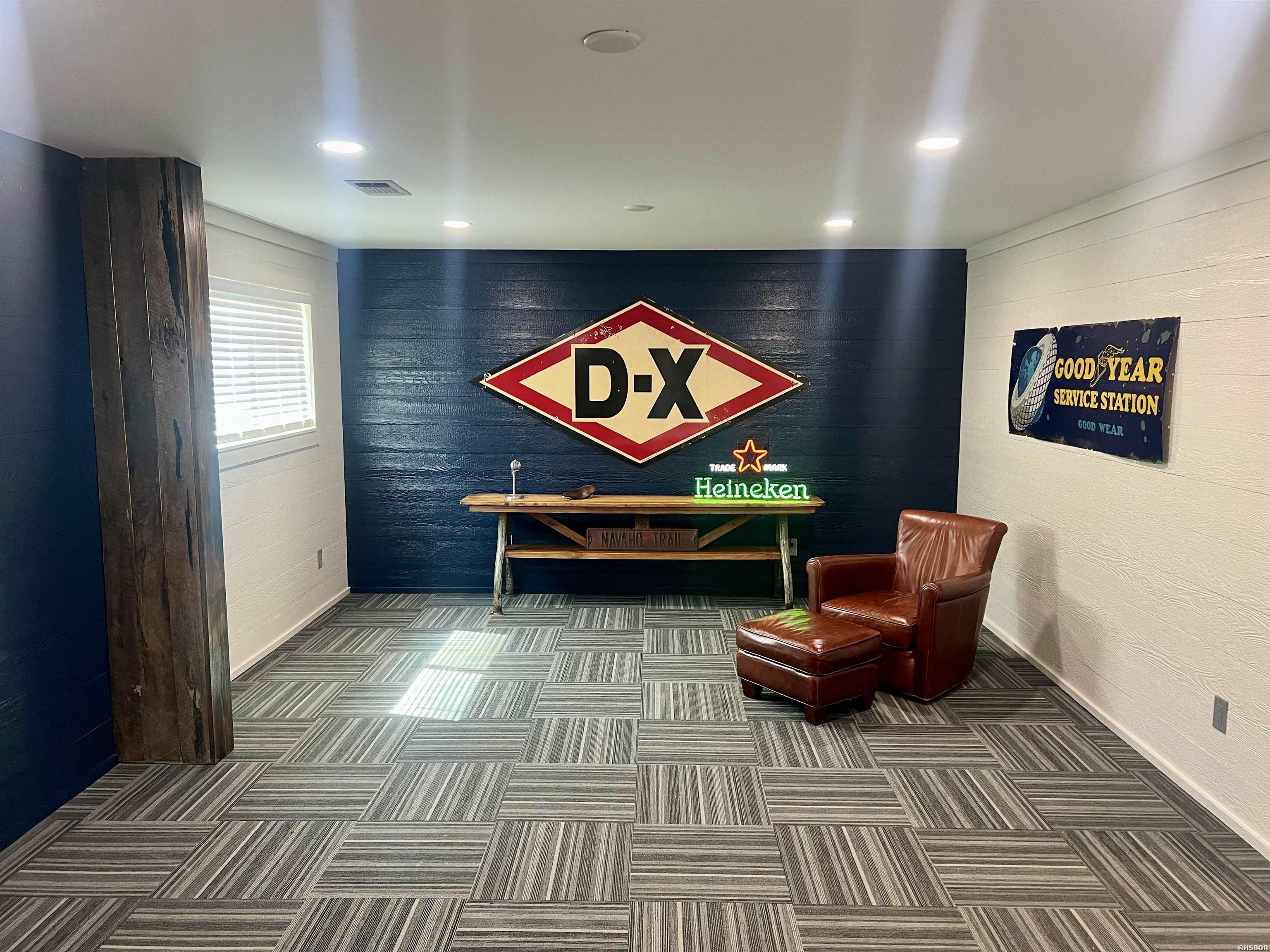 812 Airport Property Photo 31