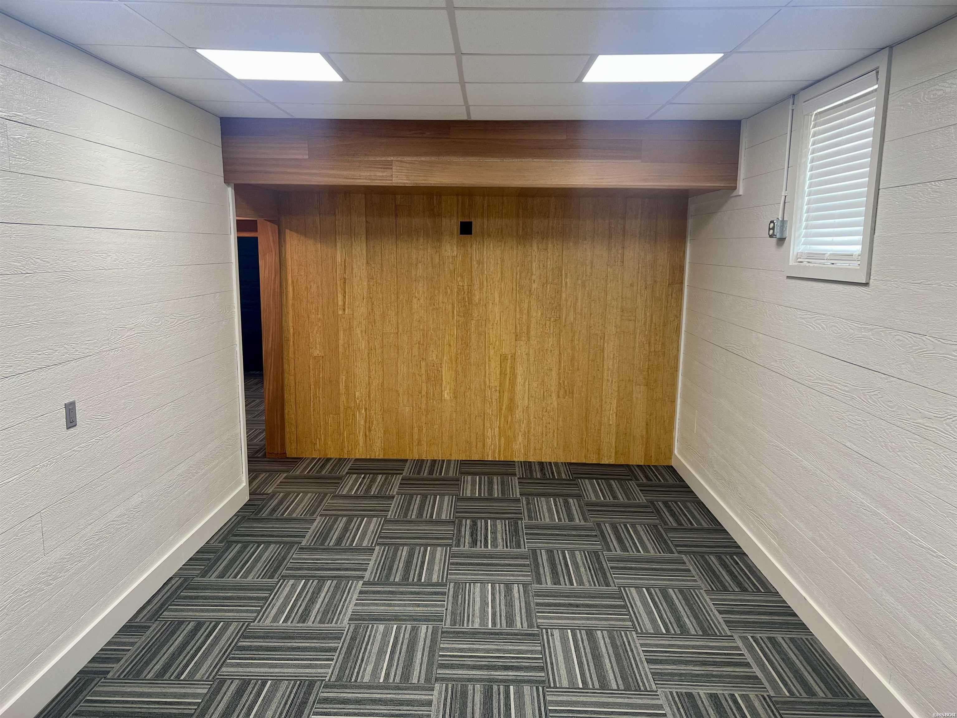 812 Airport Property Photo 36