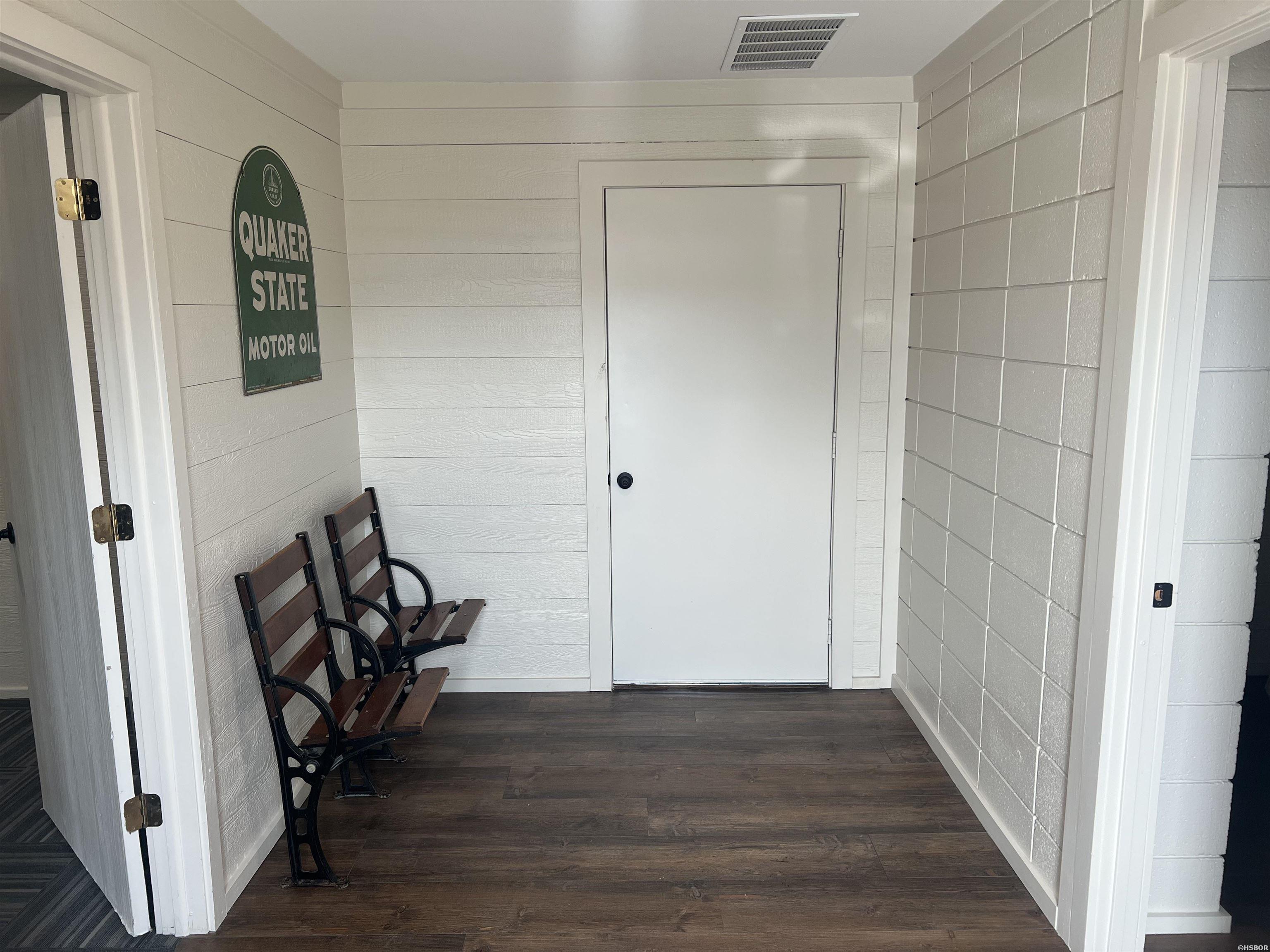812 Airport Property Photo 38