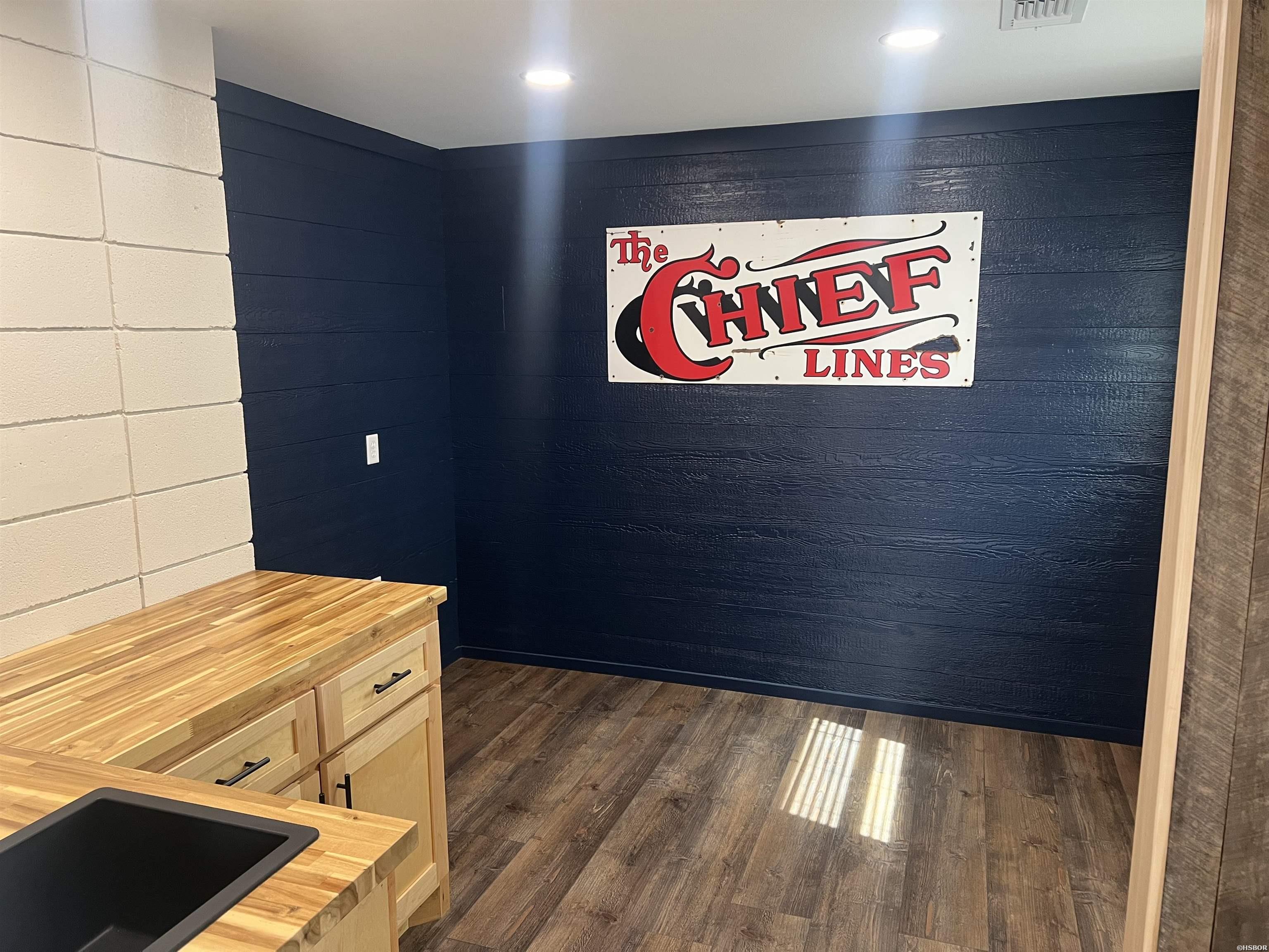 812 Airport Property Photo 41