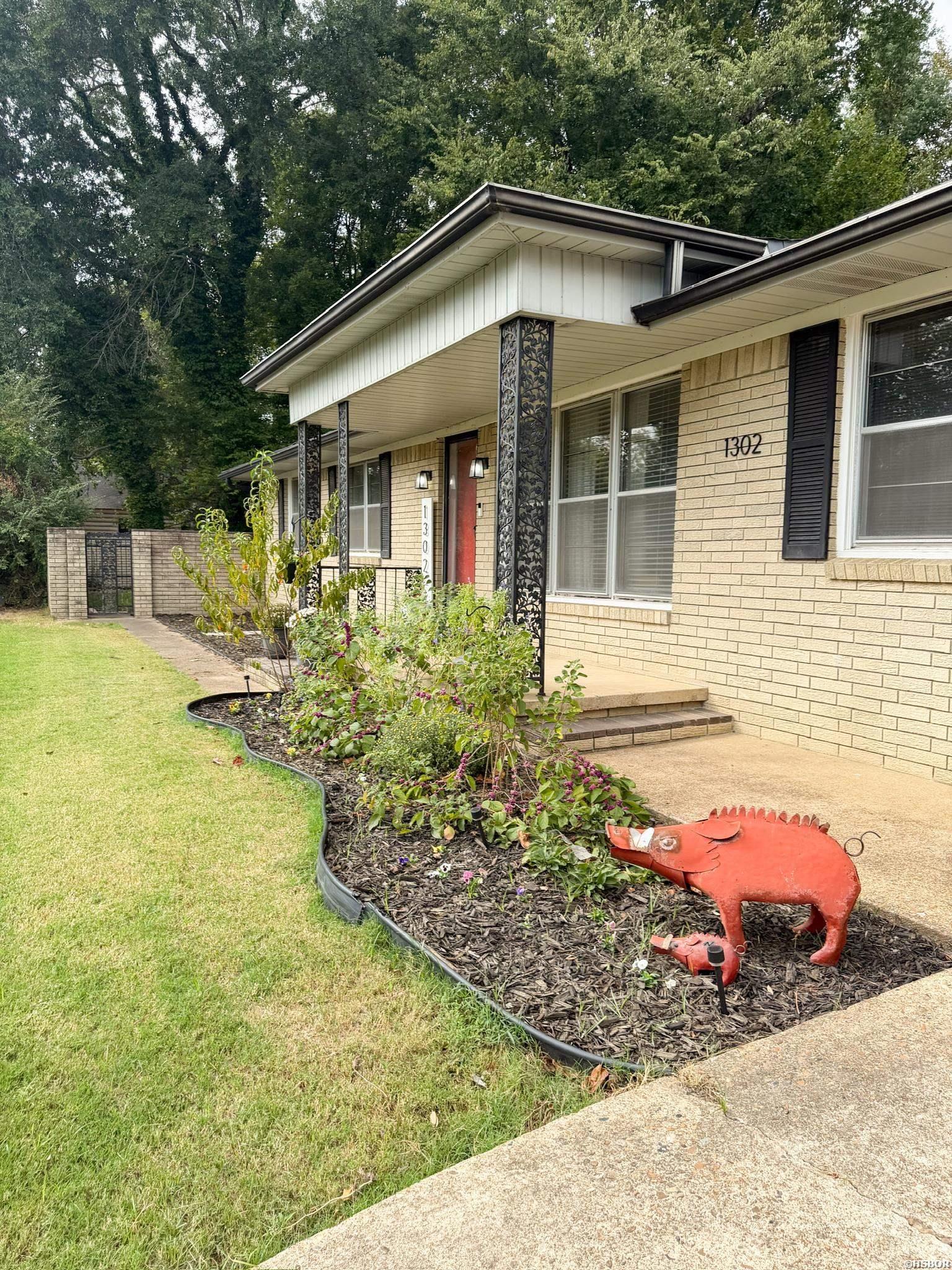 1302 Walnut Street Property Photo 4