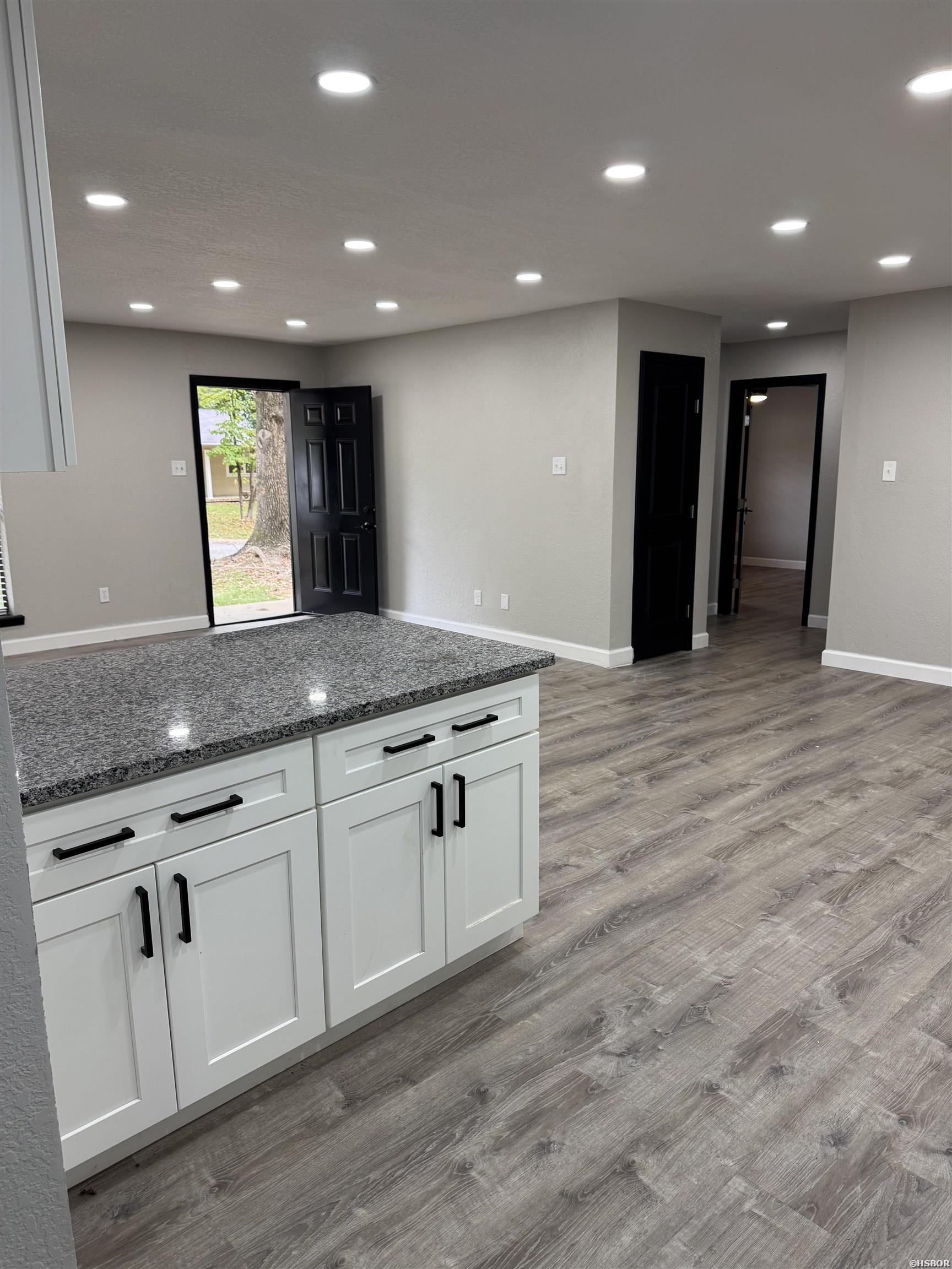 100 Wisteria Place Property Photo 8