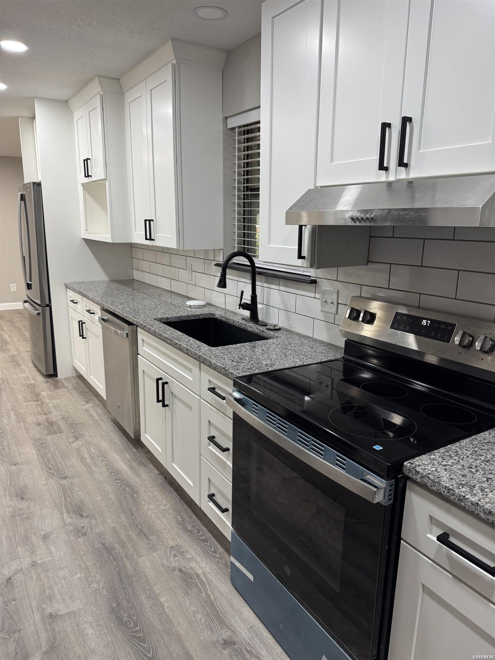 100 Wisteria Place Property Photo 10